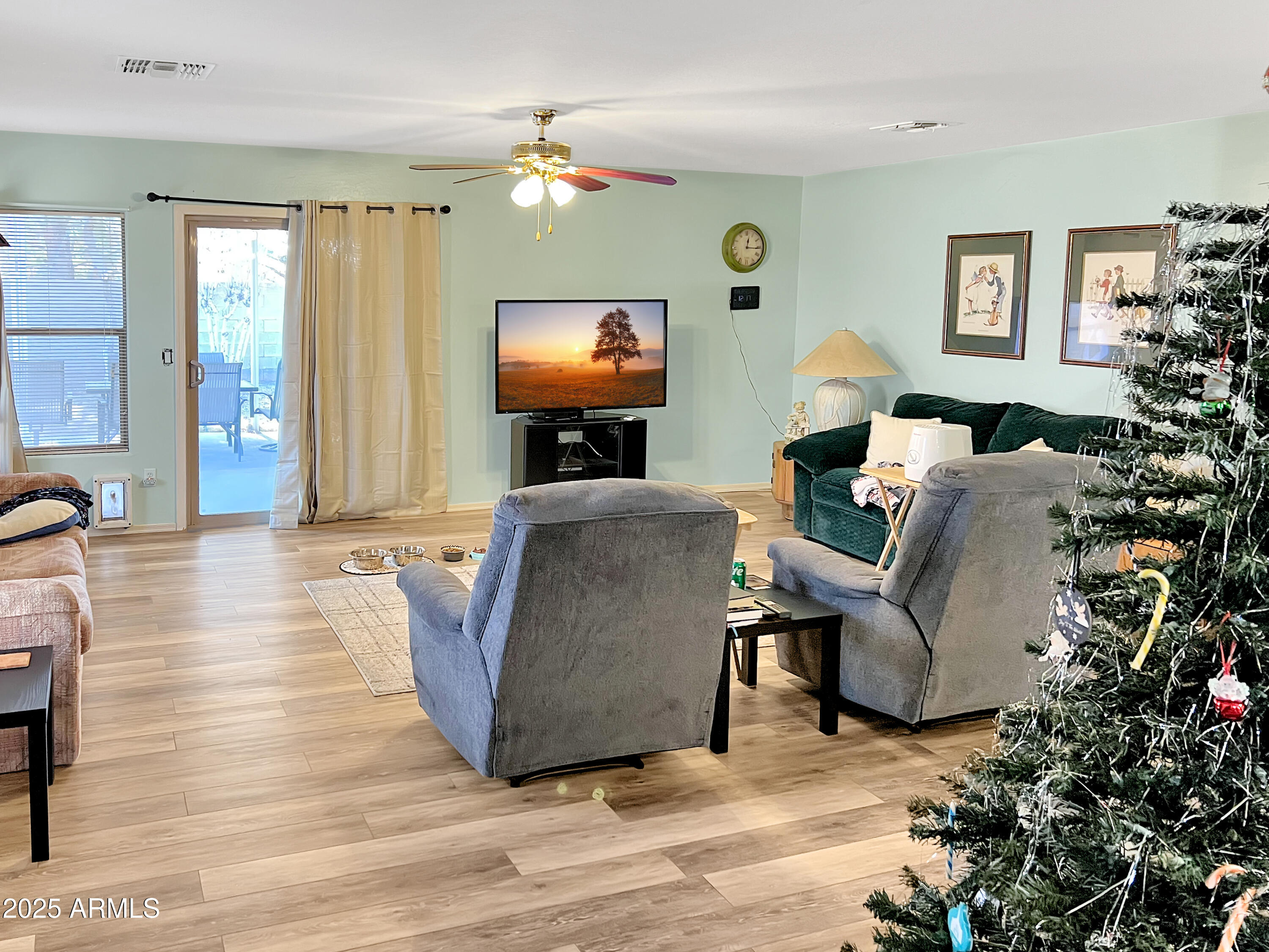 957 W LINDBERGH Avenue