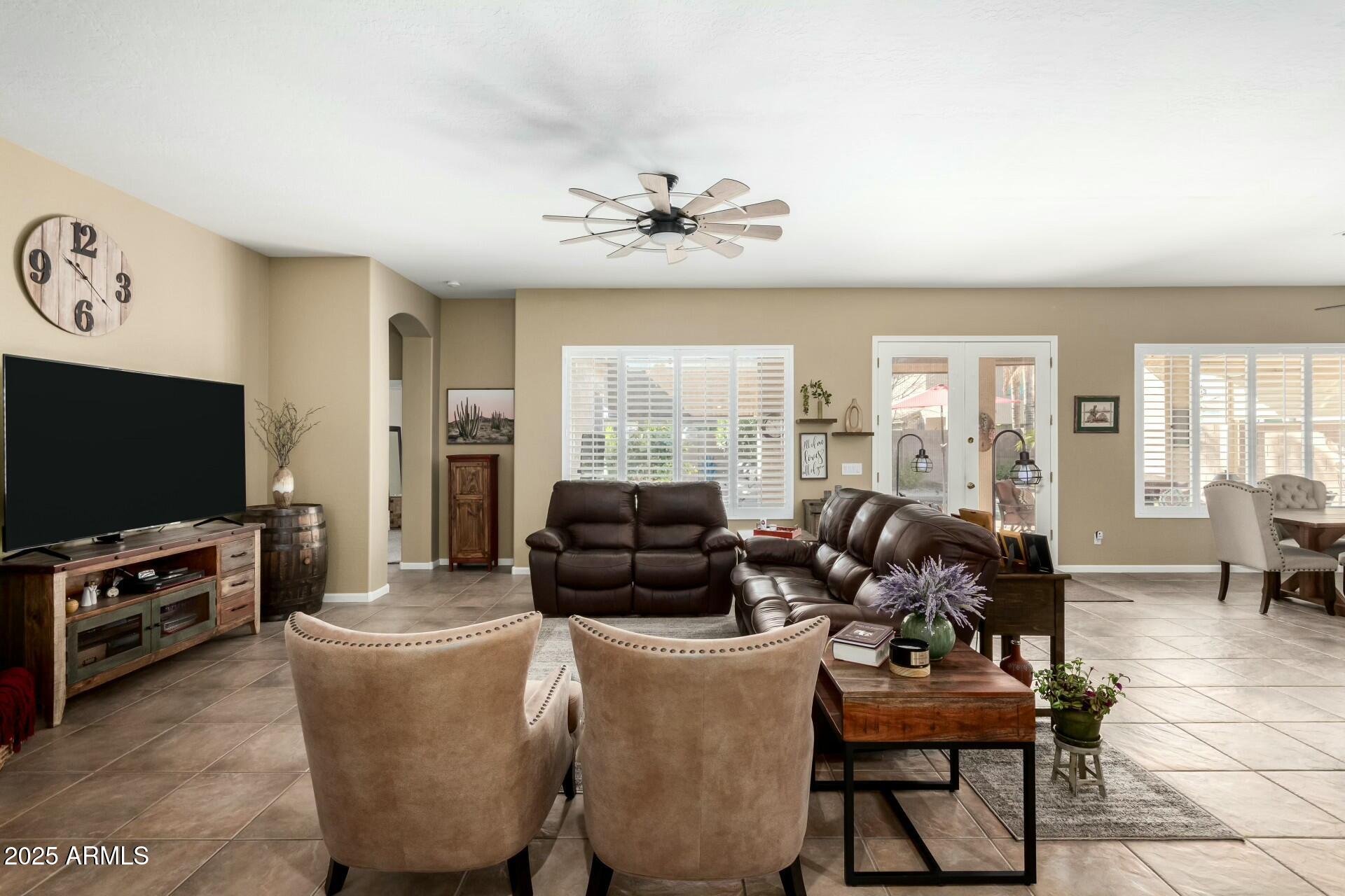 3559 E BRIDGEPORT Parkway