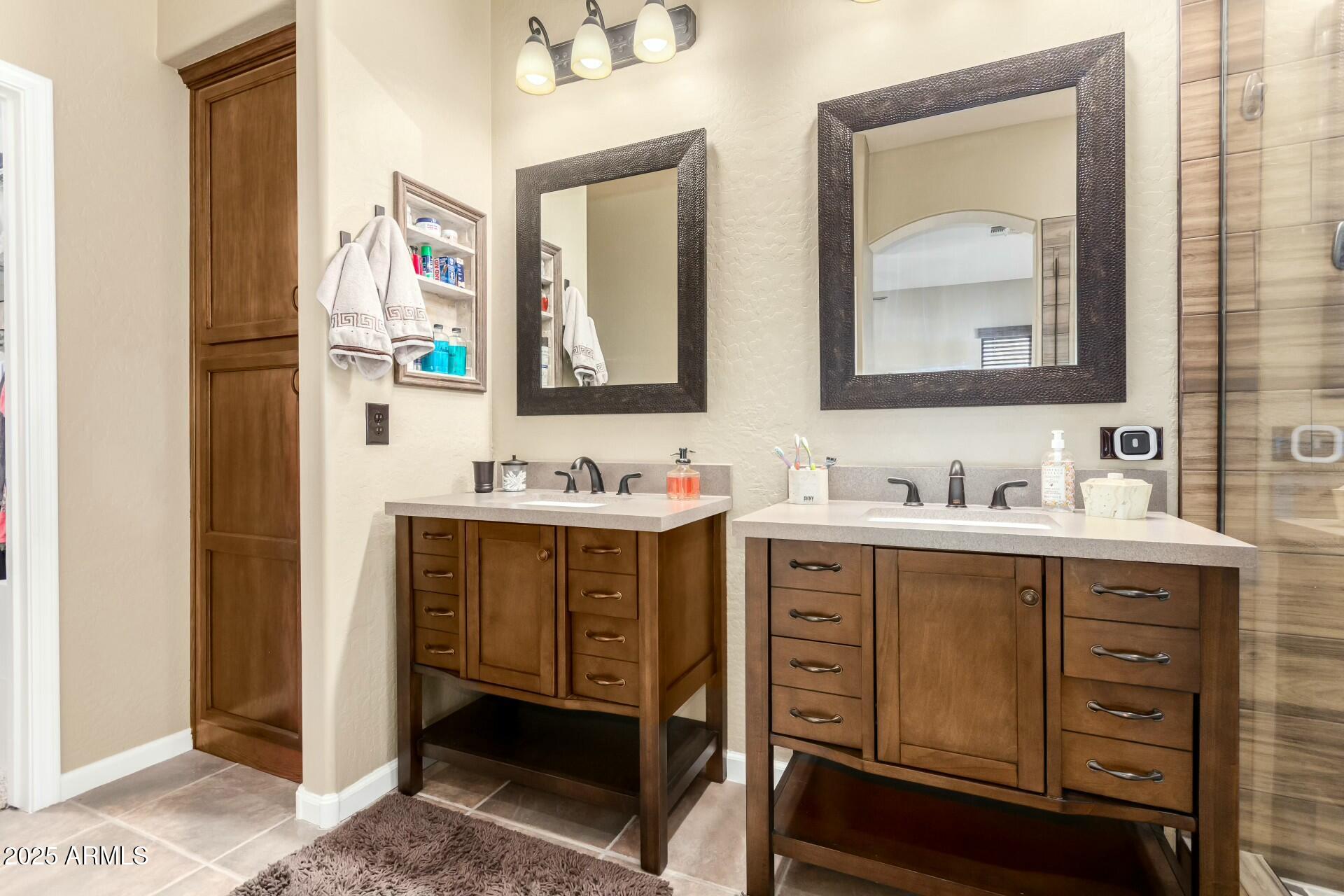 3559 E BRIDGEPORT Parkway