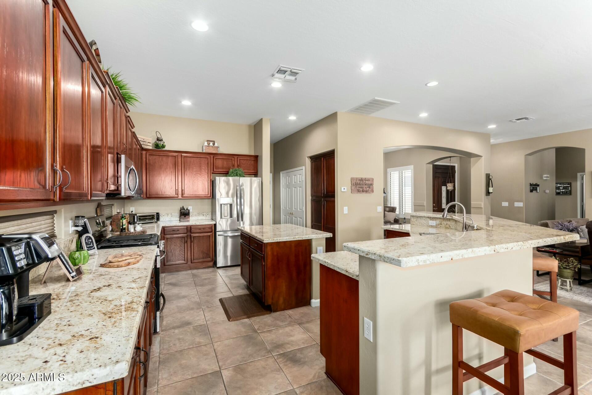 3559 E BRIDGEPORT Parkway