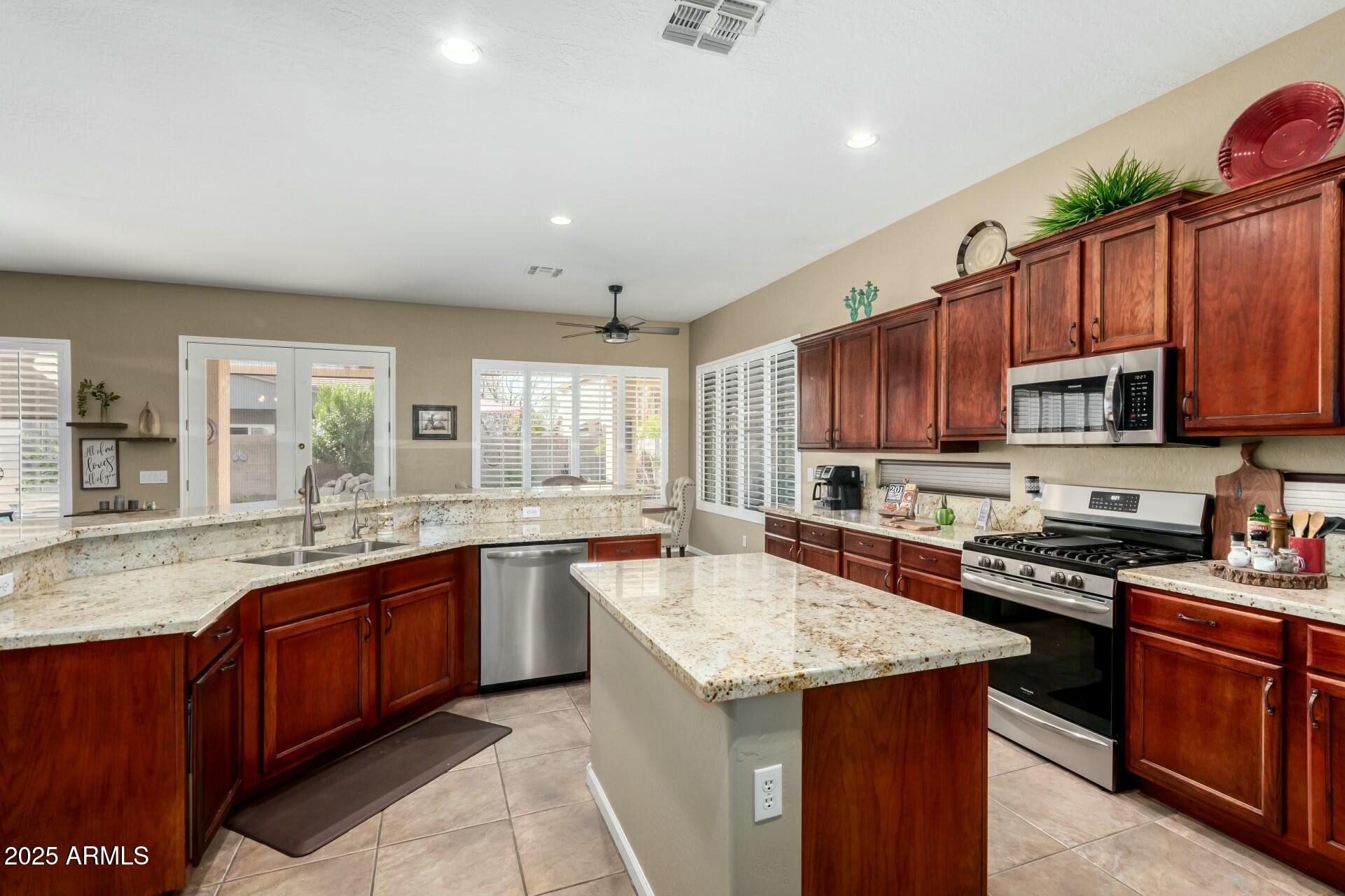 3559 E BRIDGEPORT Parkway