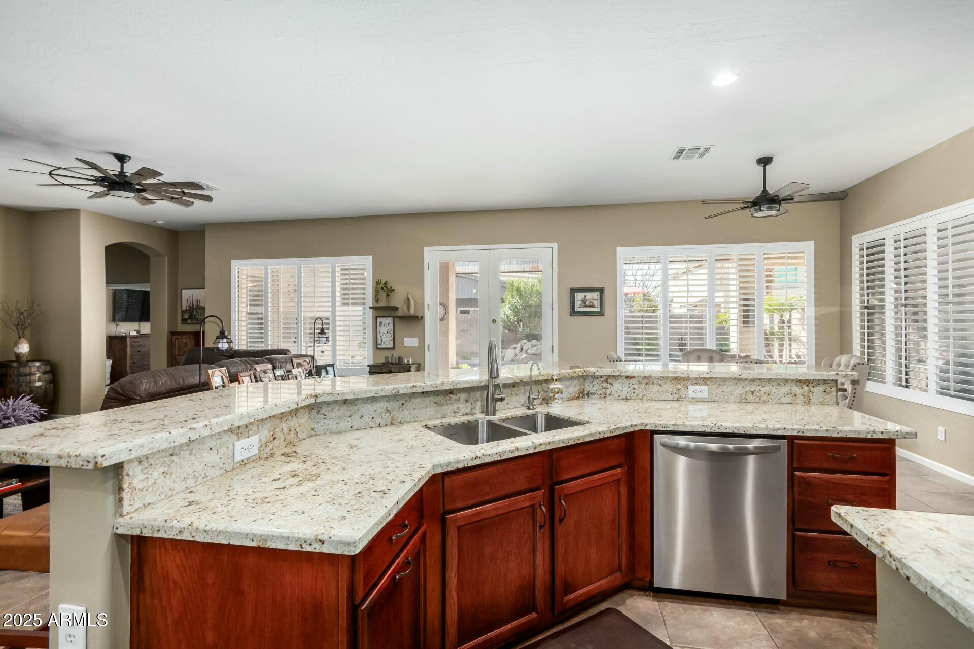 3559 E BRIDGEPORT Parkway