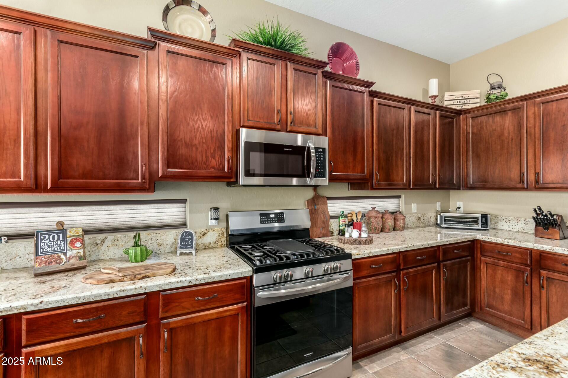 3559 E BRIDGEPORT Parkway