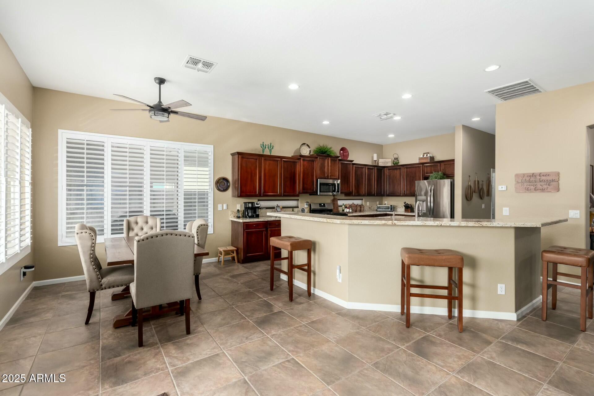 3559 E BRIDGEPORT Parkway