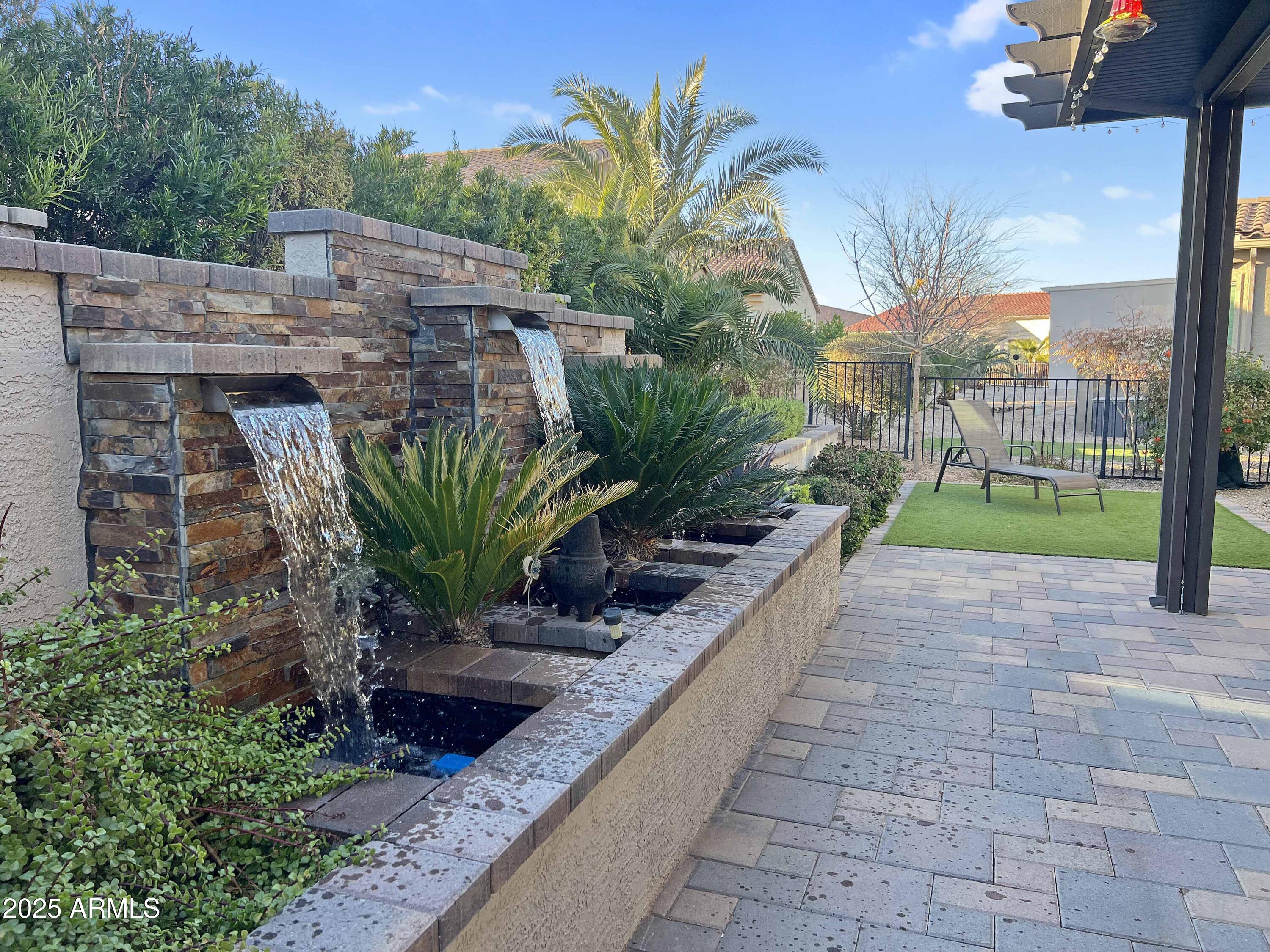 385 N MATACLOR Court