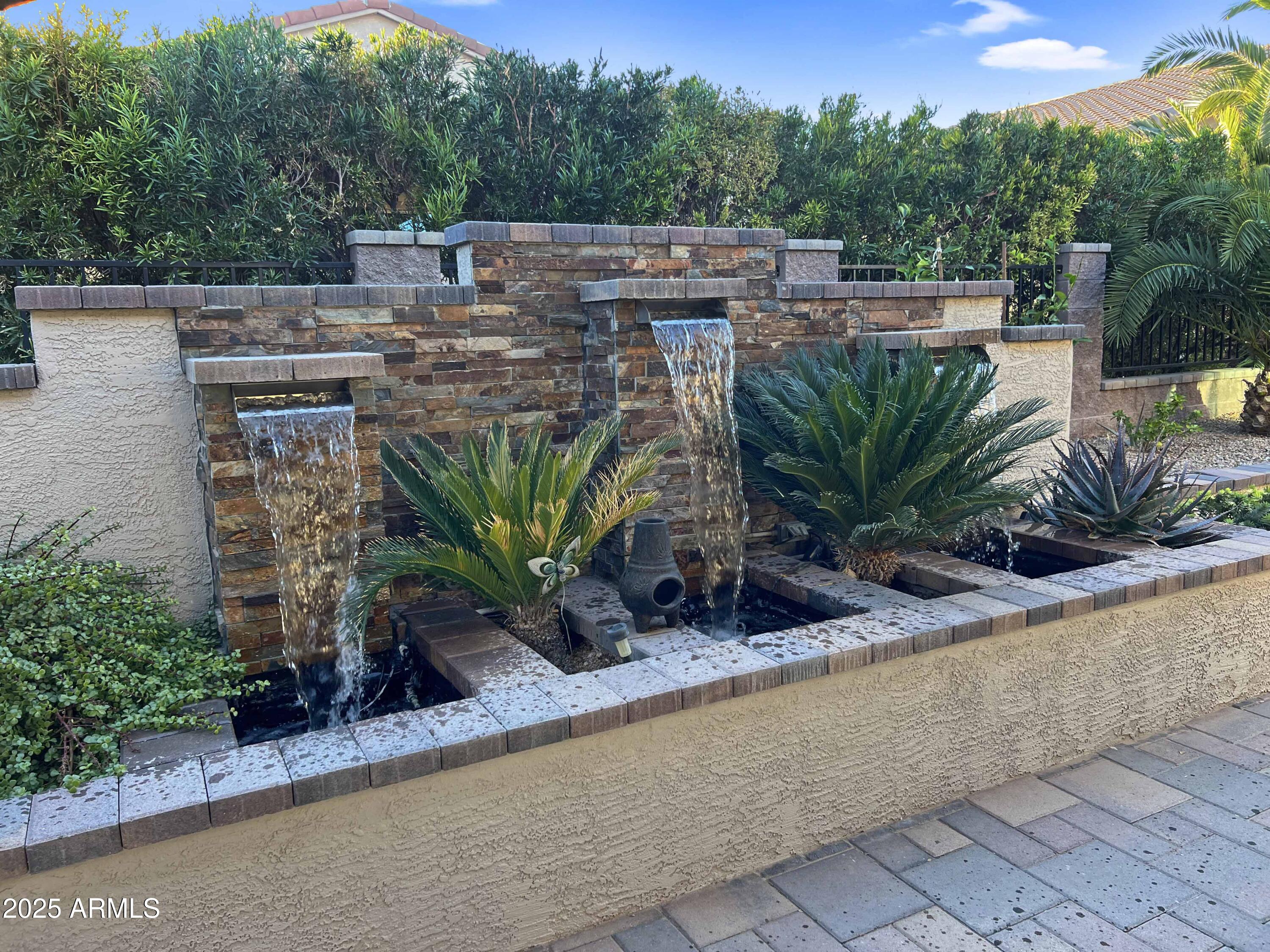 385 N MATACLOR Court