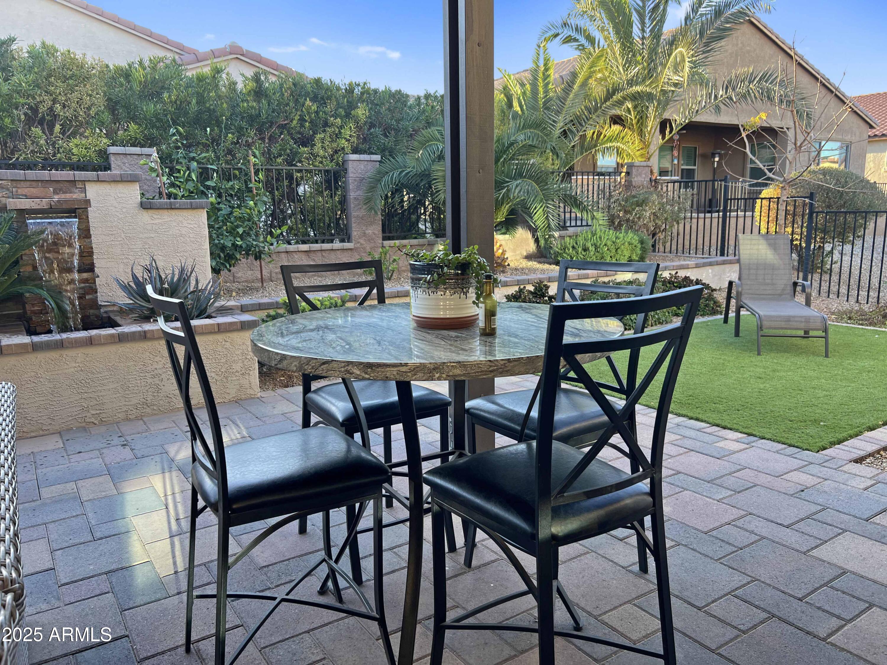 385 N MATACLOR Court