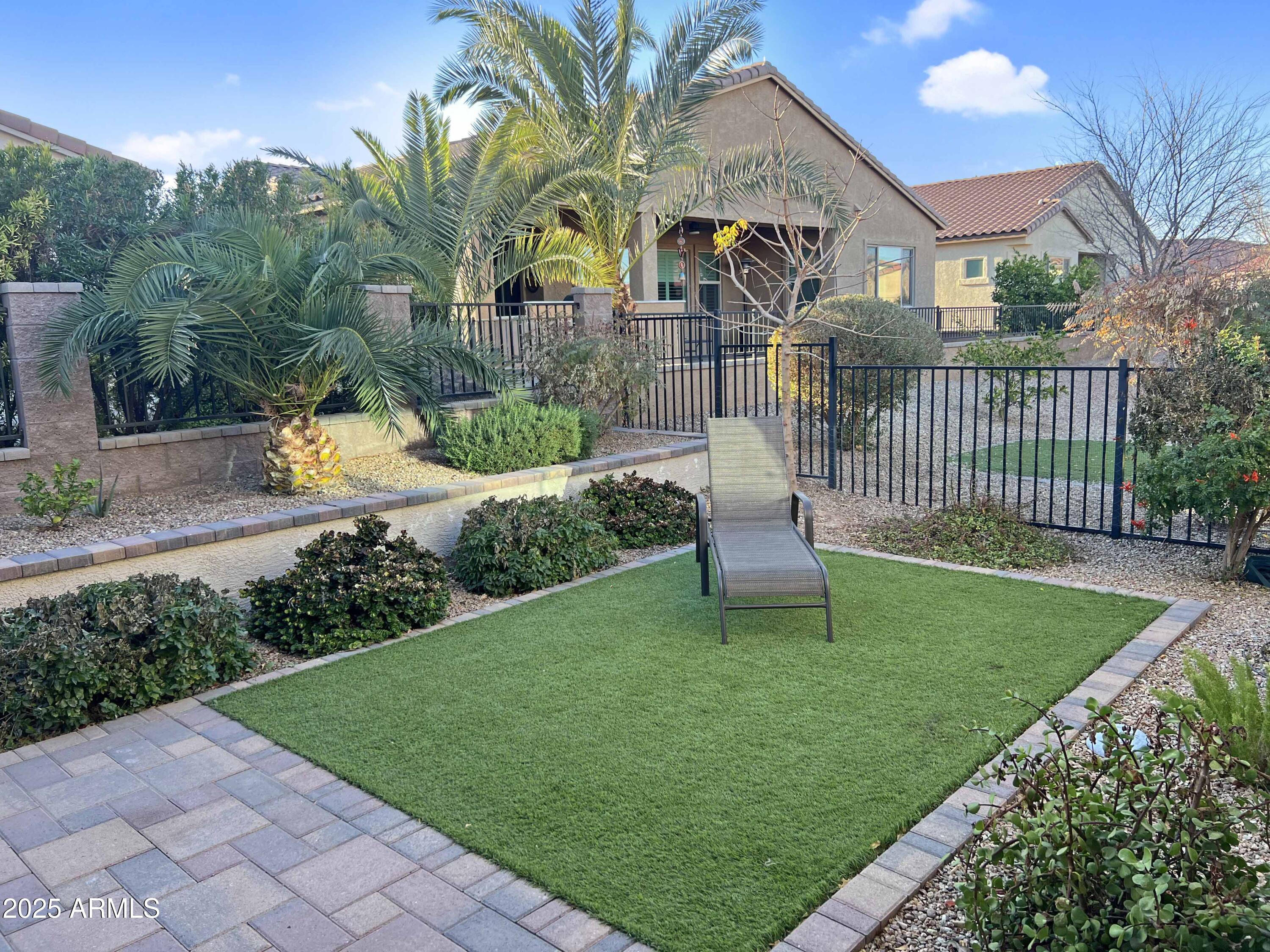 385 N MATACLOR Court