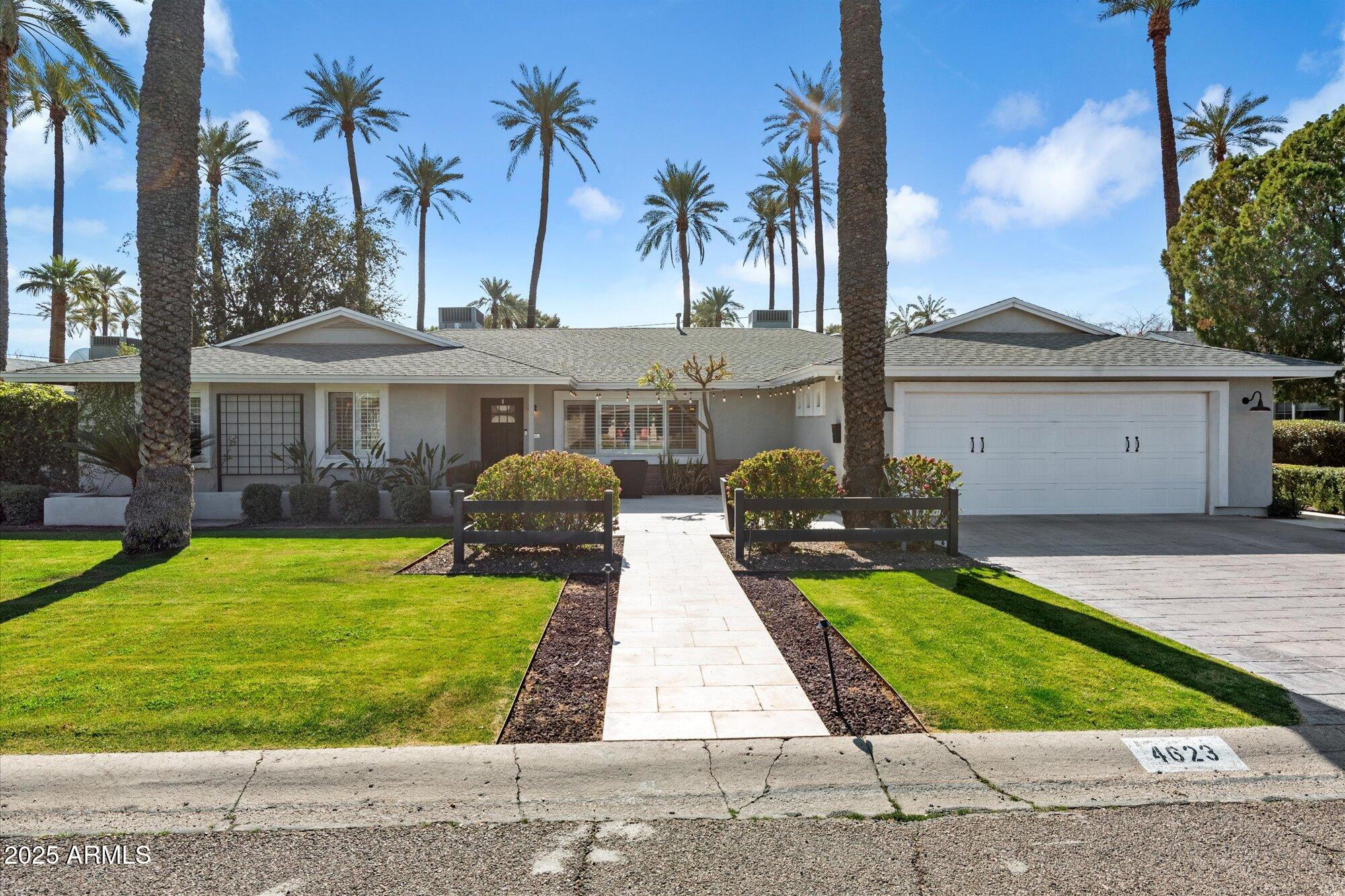 4623 E PINCHOT Avenue