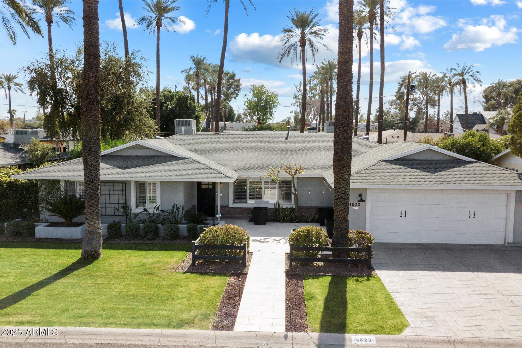 4623 E PINCHOT Avenue