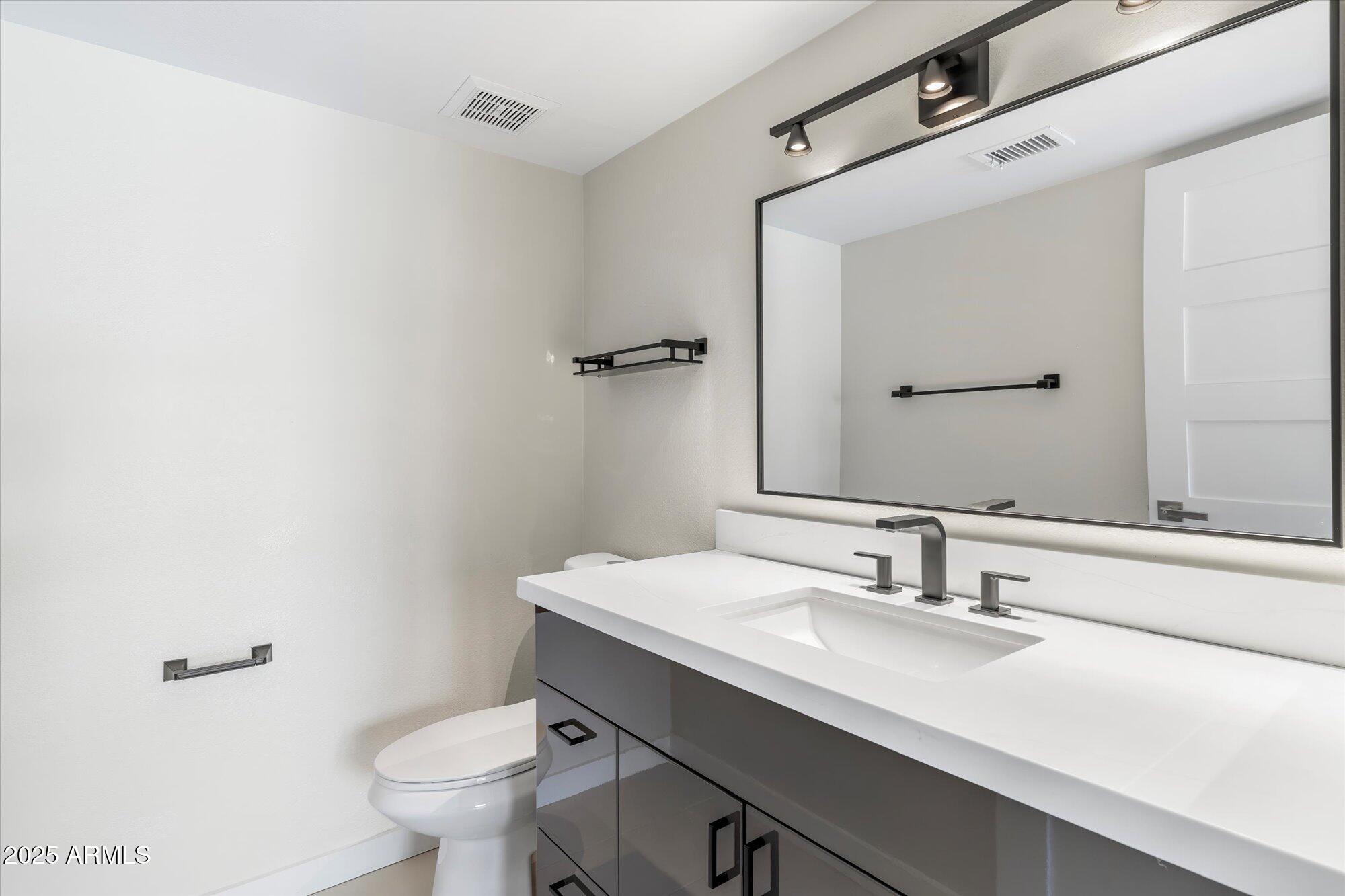 4220 E EVERETT Drive