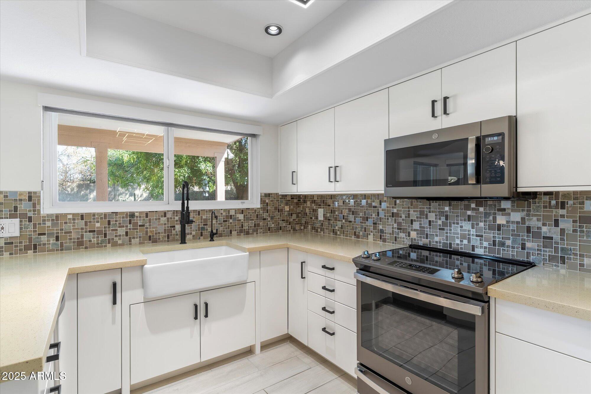 4220 E EVERETT Drive