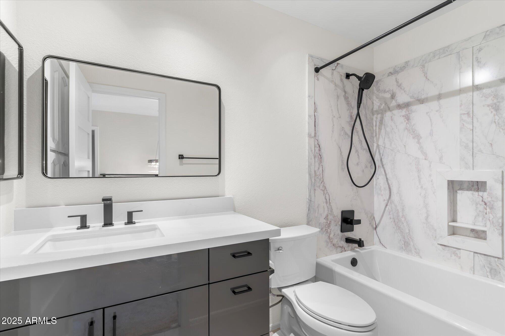 4220 E EVERETT Drive