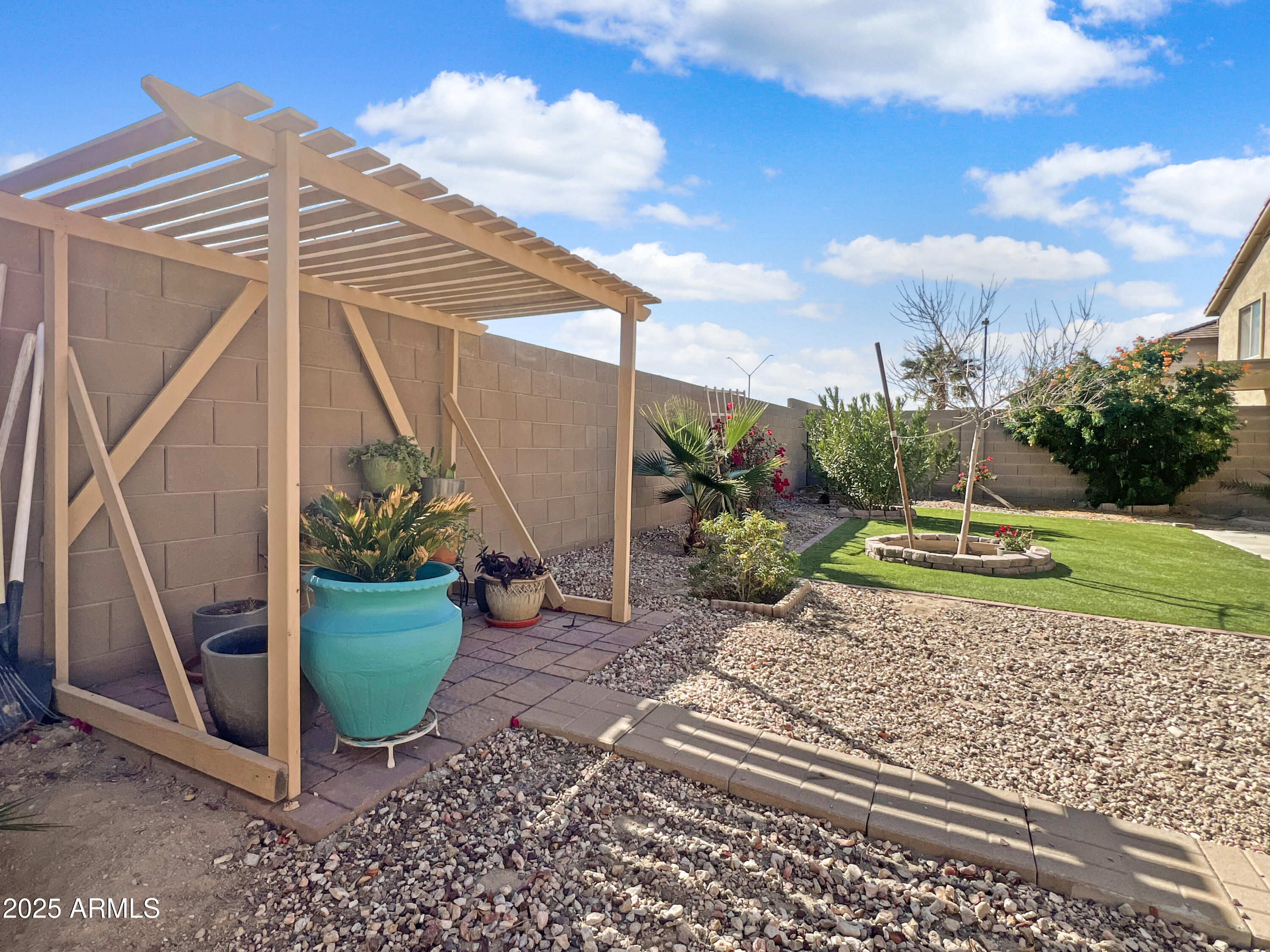 22359 W DESERT BLOOM Street
