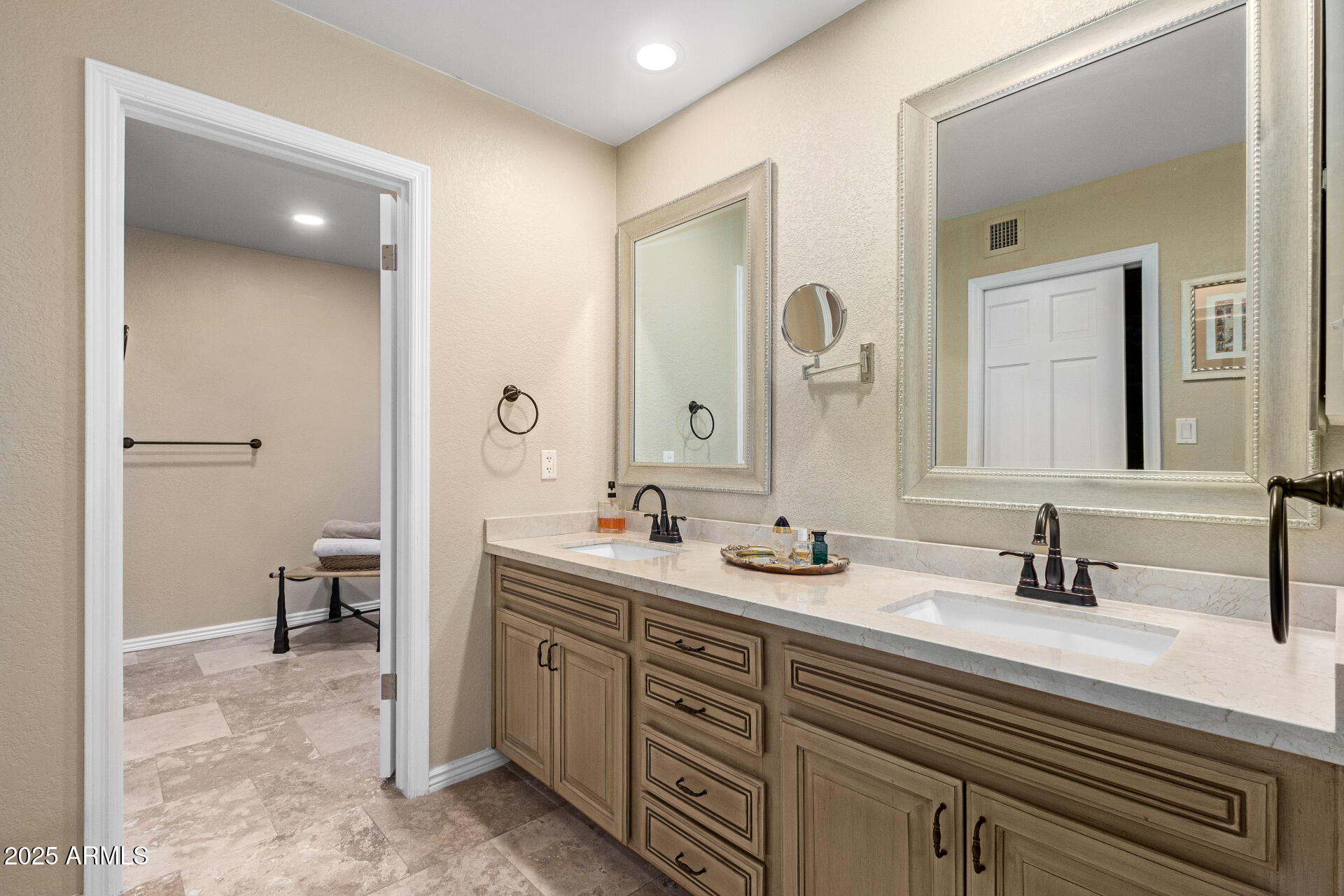 8082 E VIA DEL VENCINO --