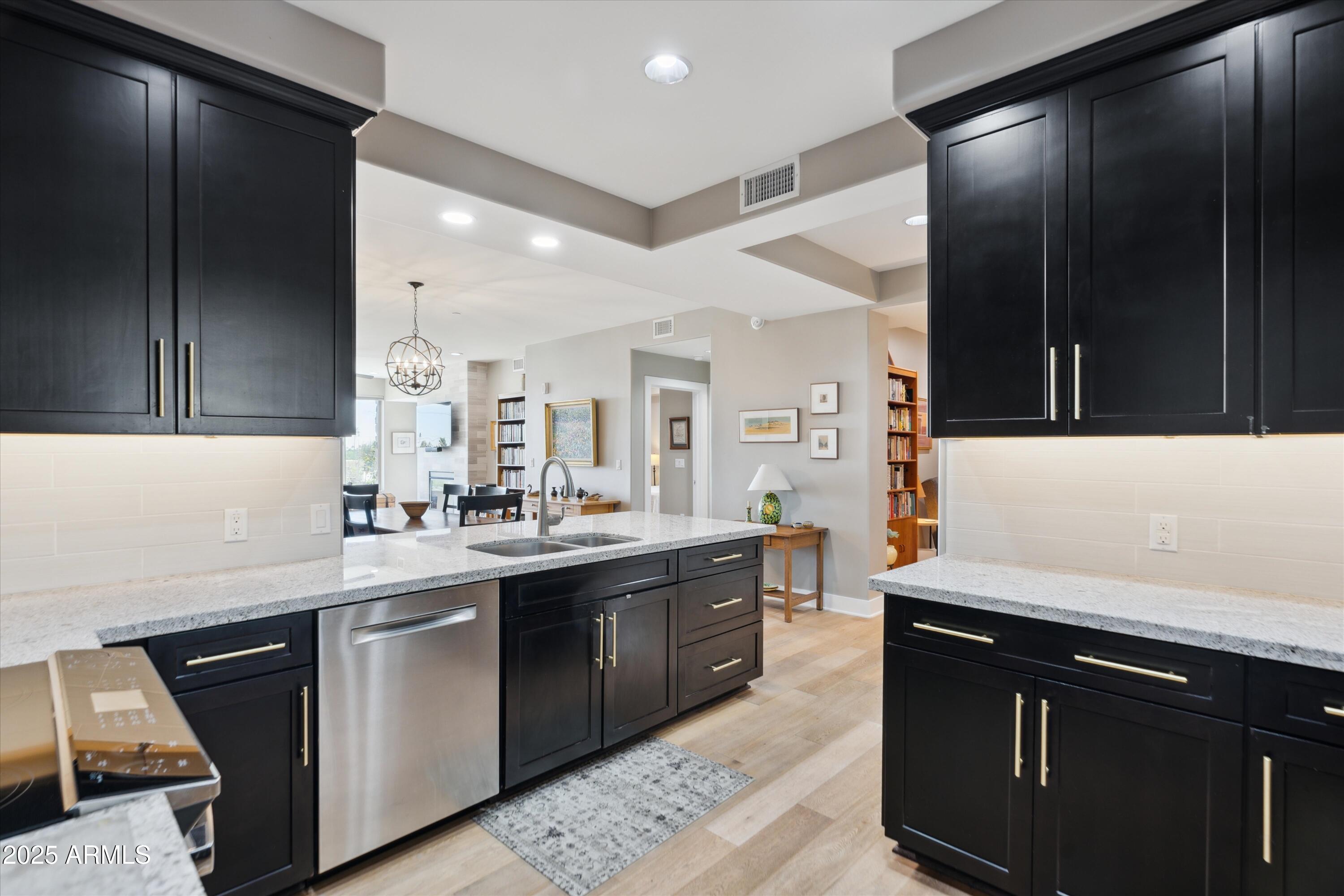 4805 N WOODMERE FAIRWAY, 2006