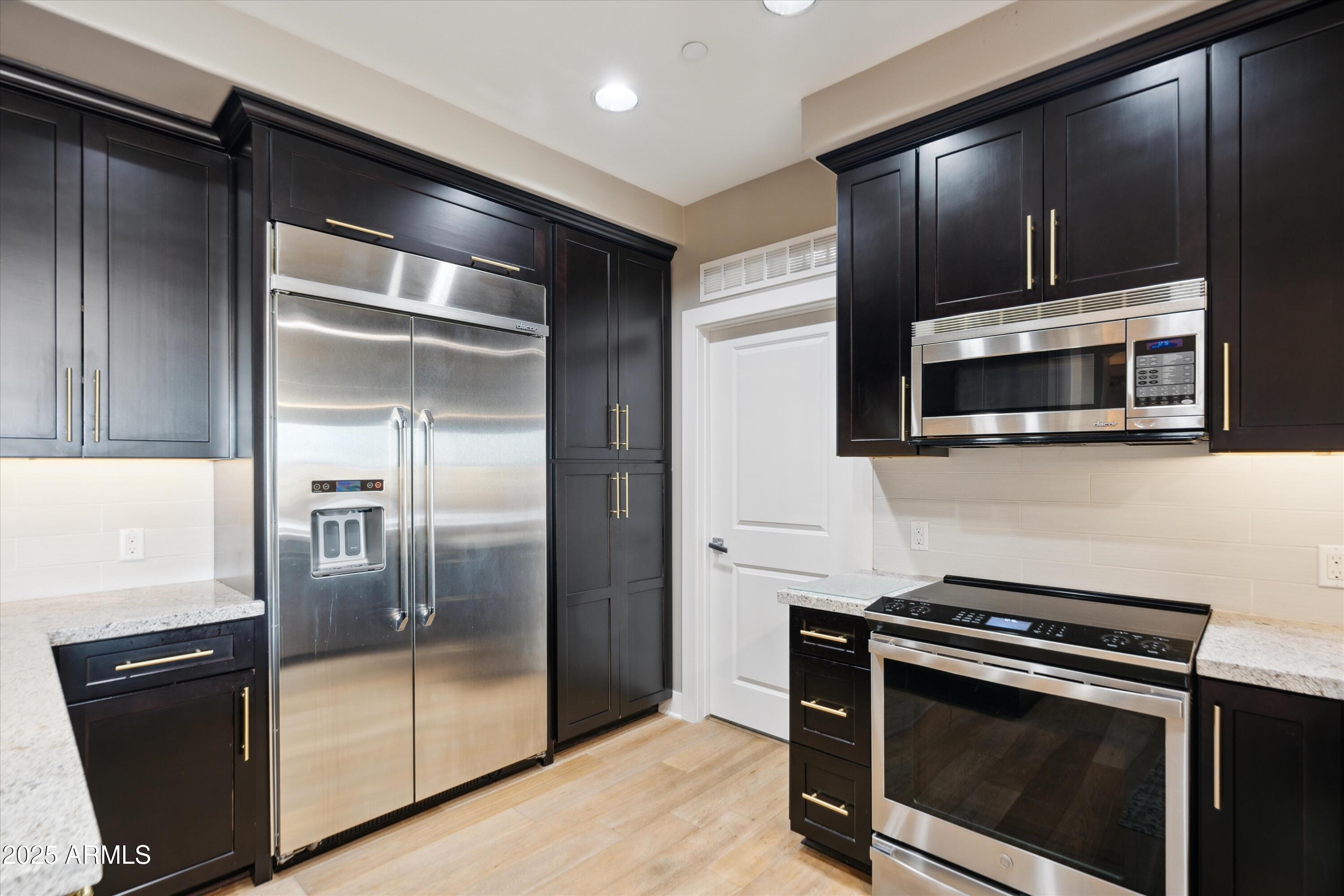 4805 N WOODMERE FAIRWAY, 2006