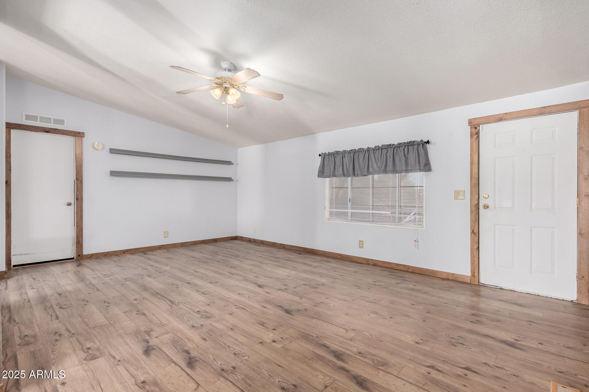 636 W WINDSONG Street