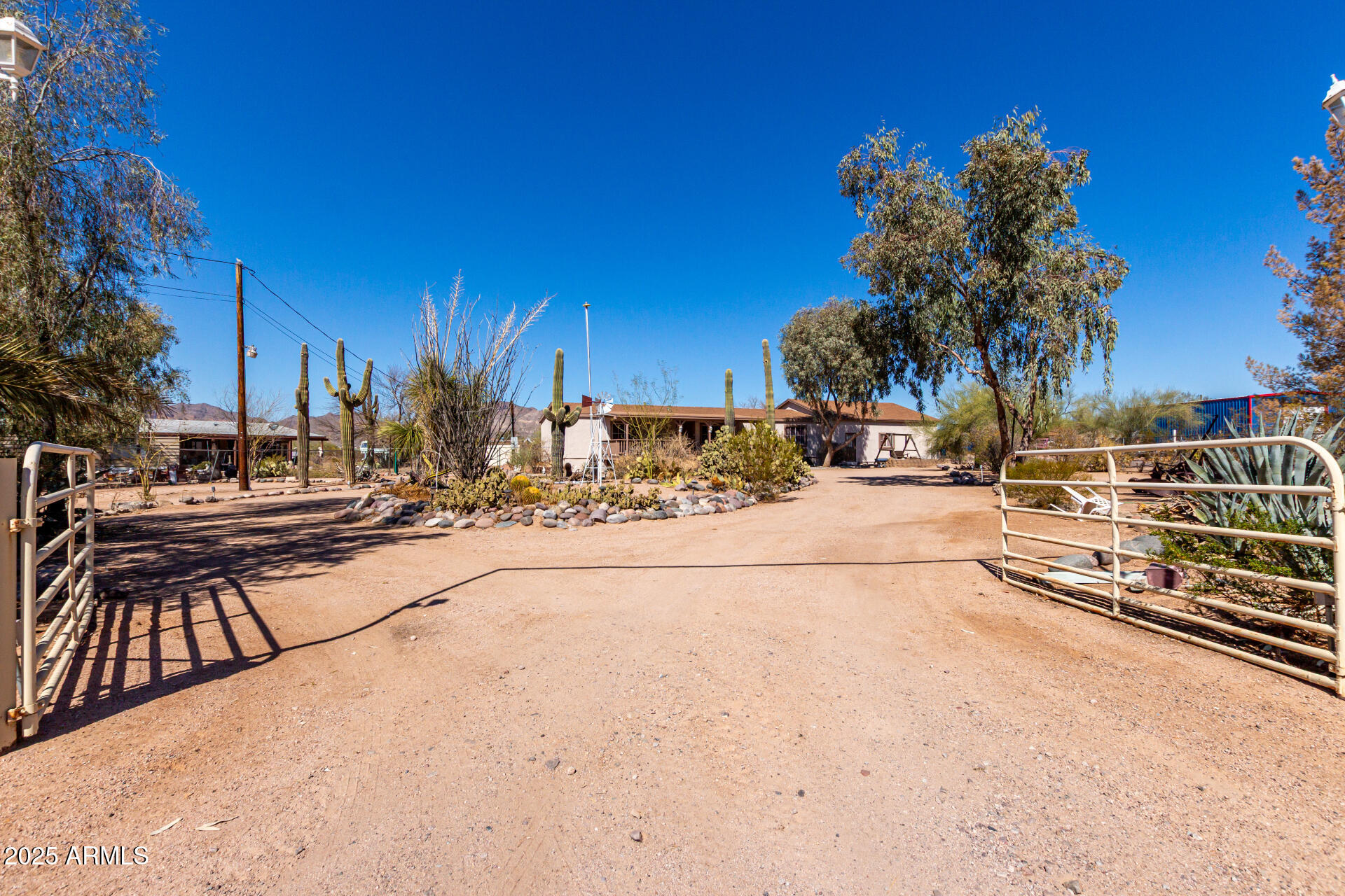 636 W WINDSONG Street