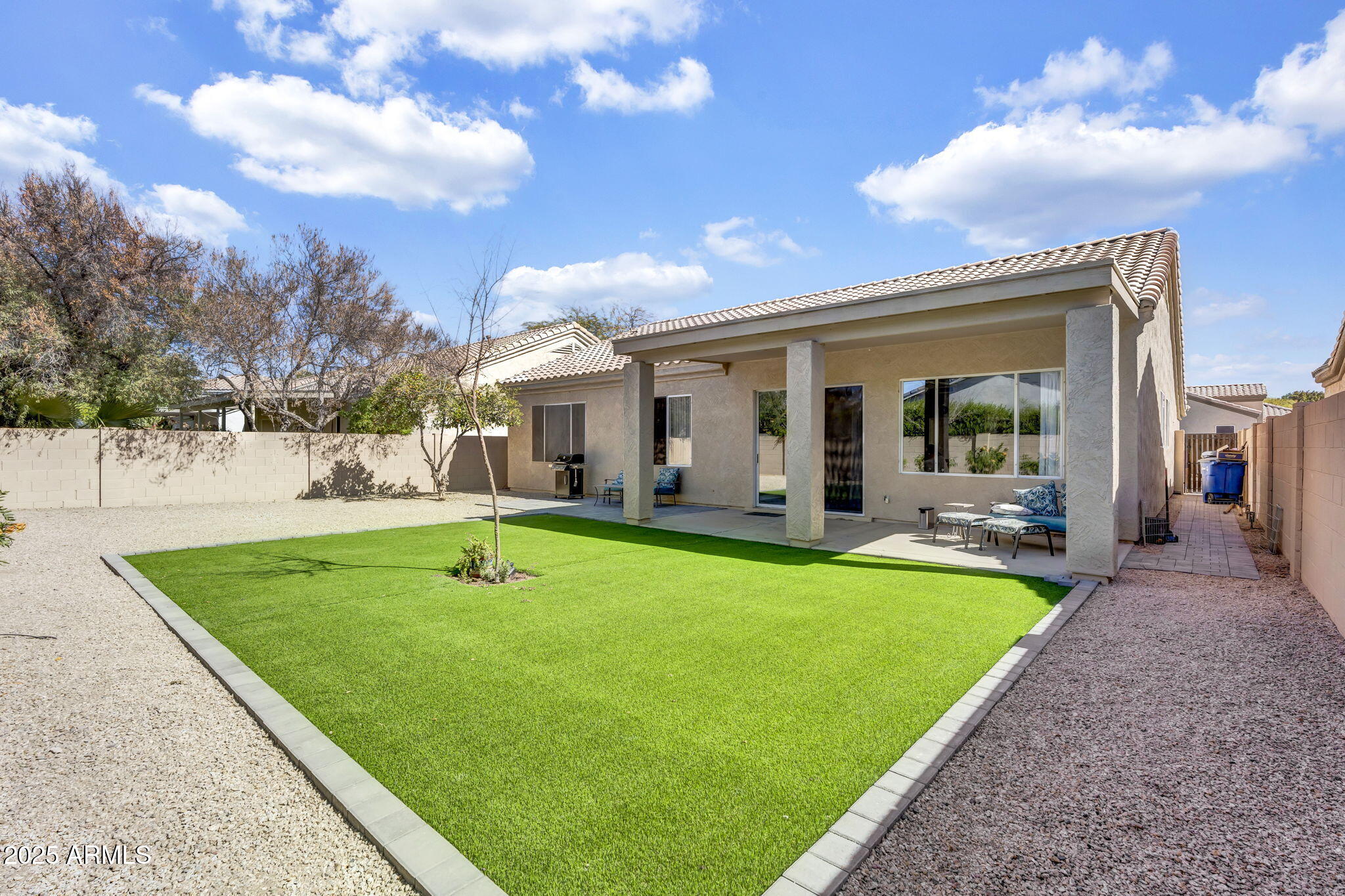 108 N PIONEER Street