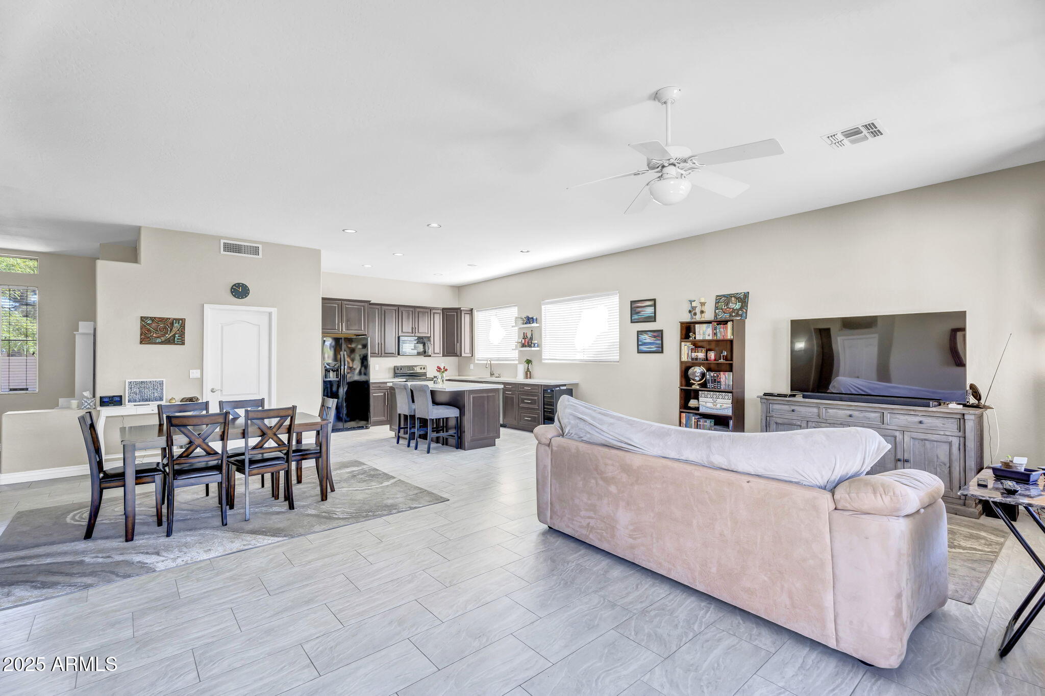 108 N PIONEER Street