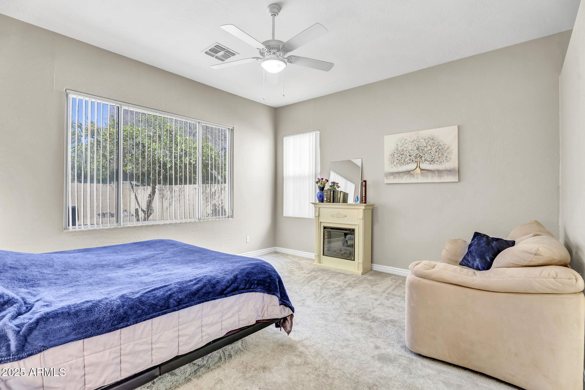 108 N PIONEER Street