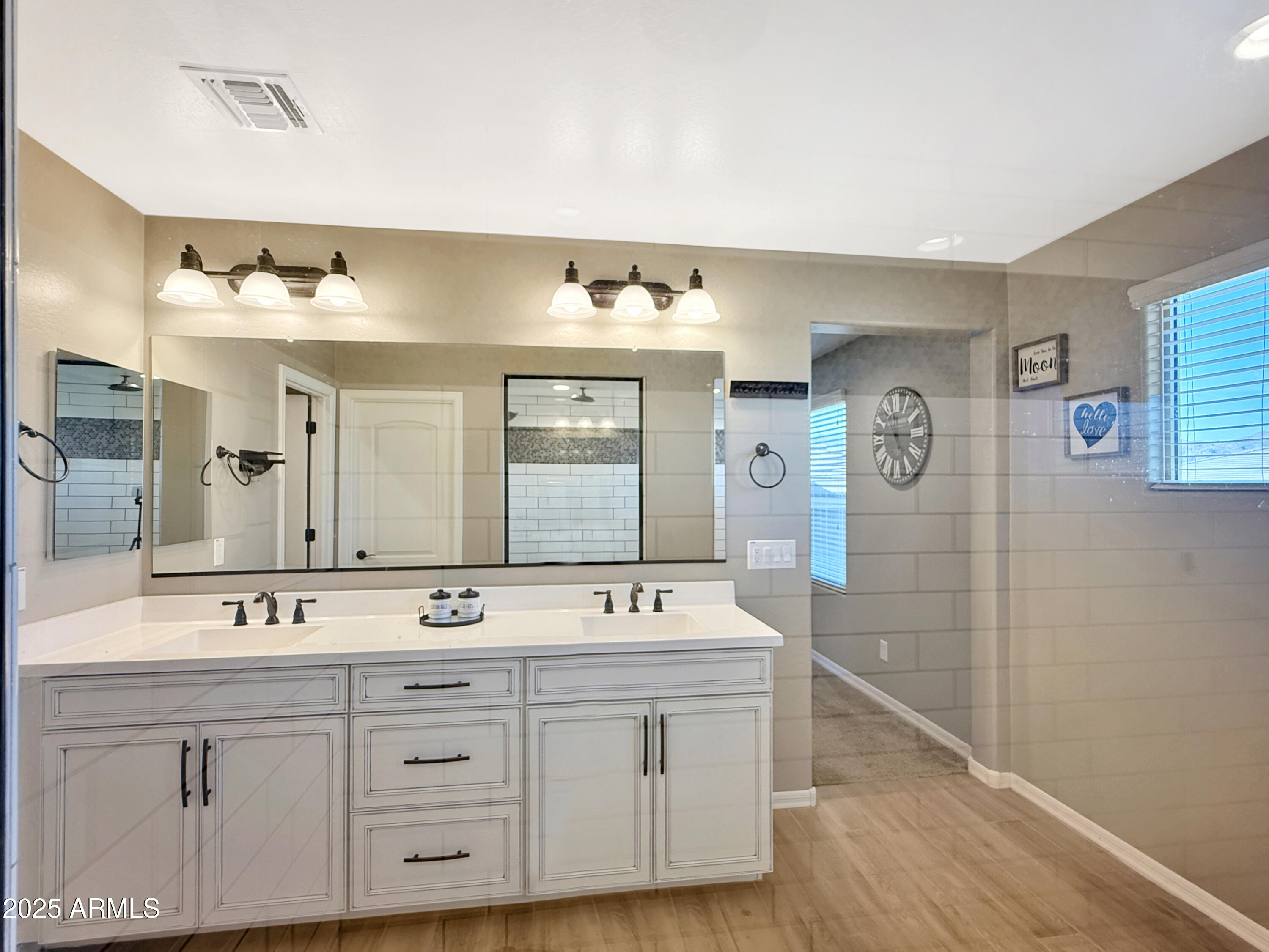 18902 W CLINTON Street