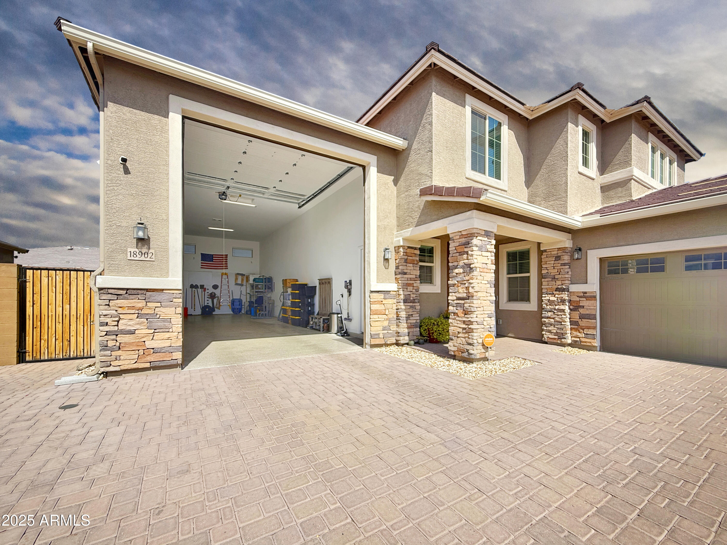 18902 W CLINTON Street