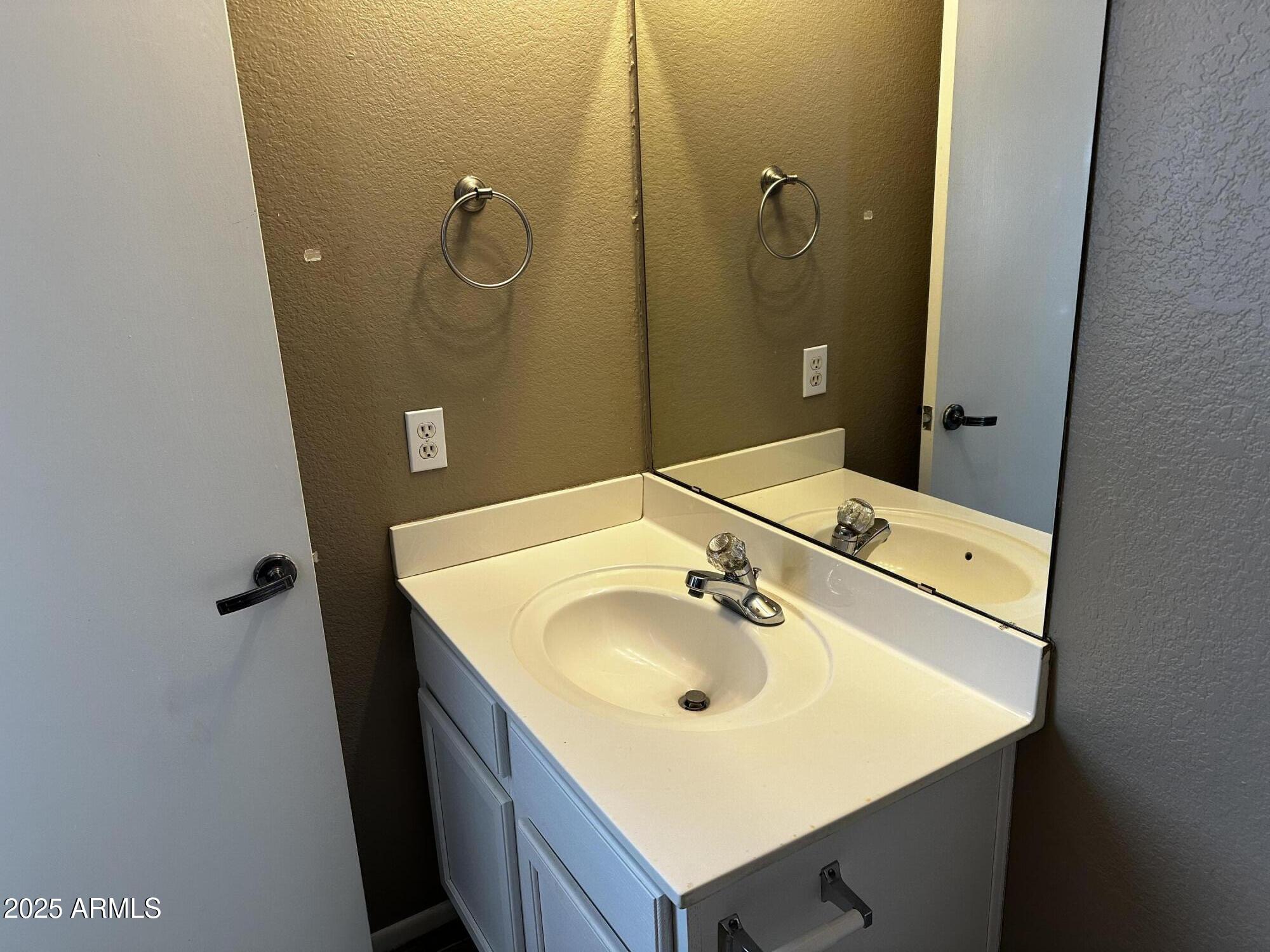 17606 N 17TH Place, 1010