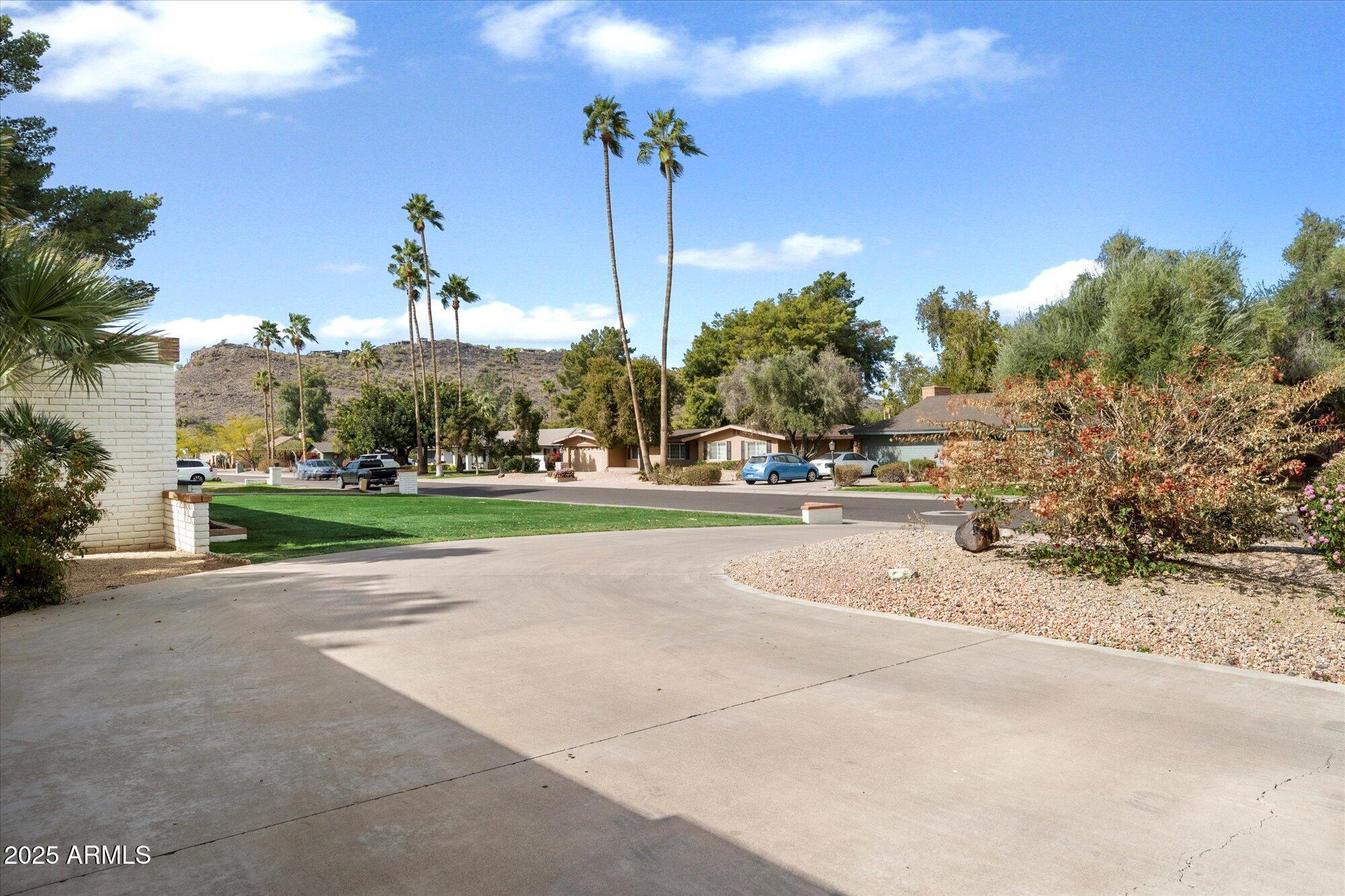 339 W SOUTHERN HILLS Road