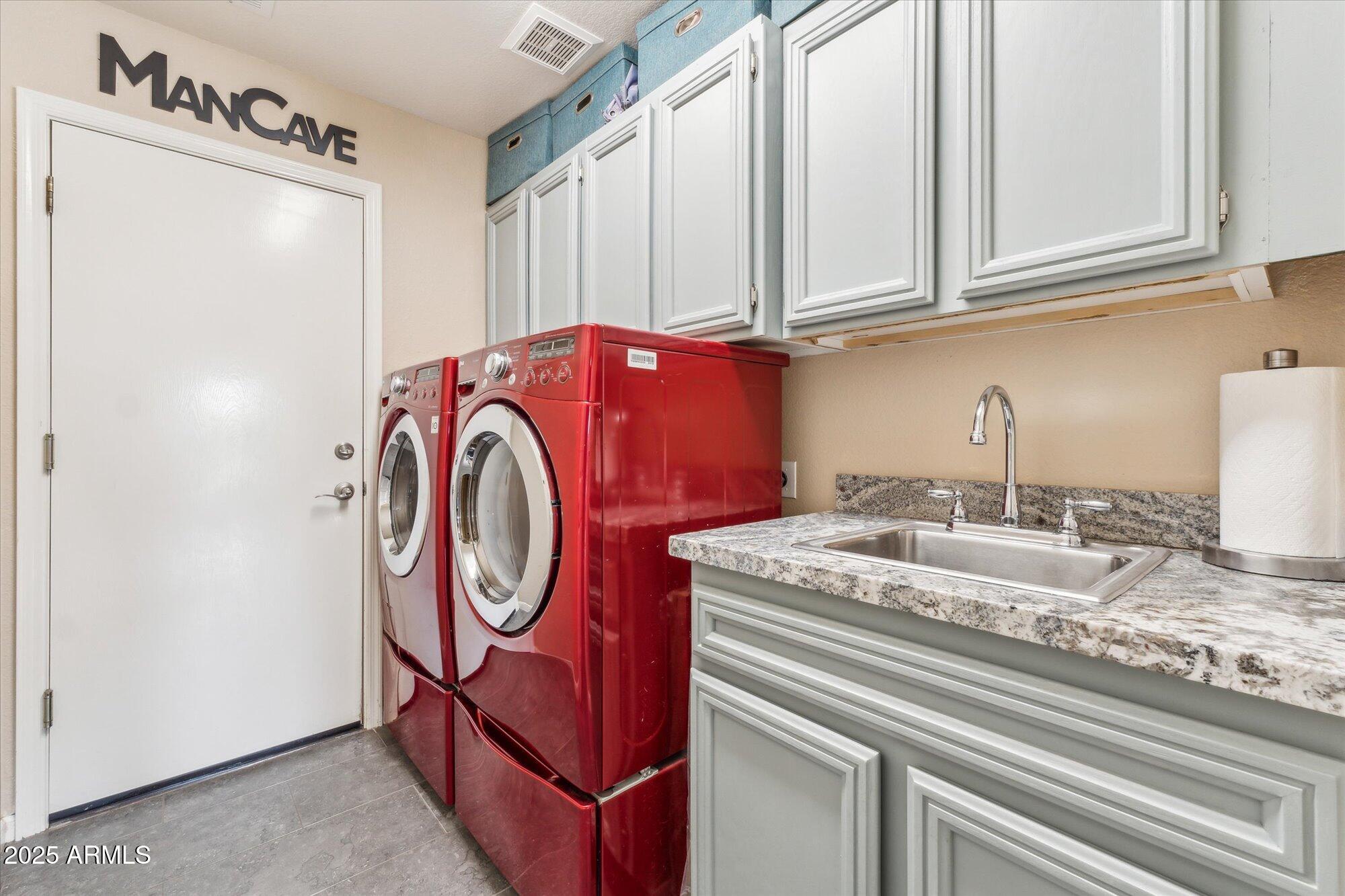 10925 E SILVERTREE Drive