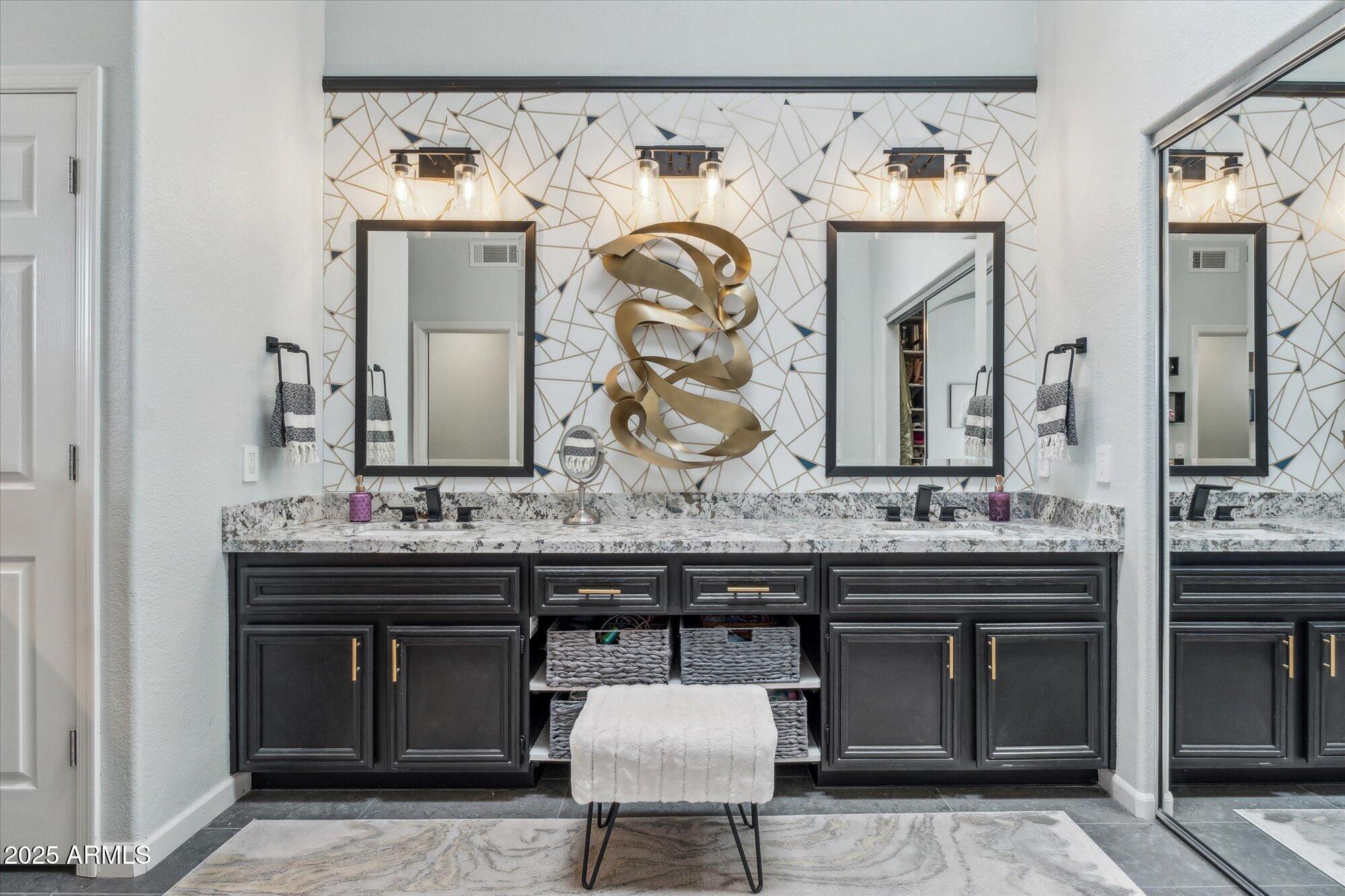 10925 E SILVERTREE Drive