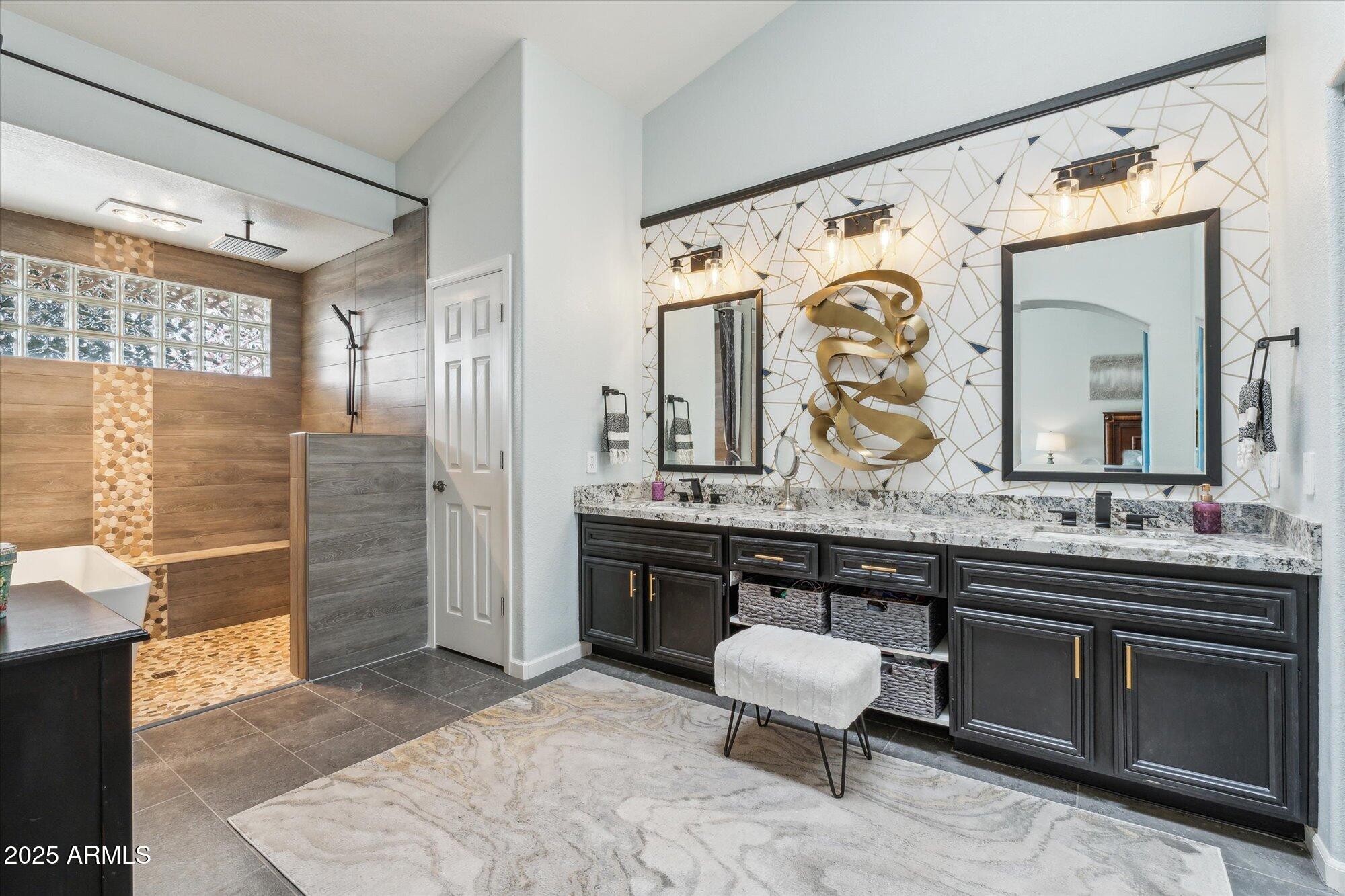 10925 E SILVERTREE Drive