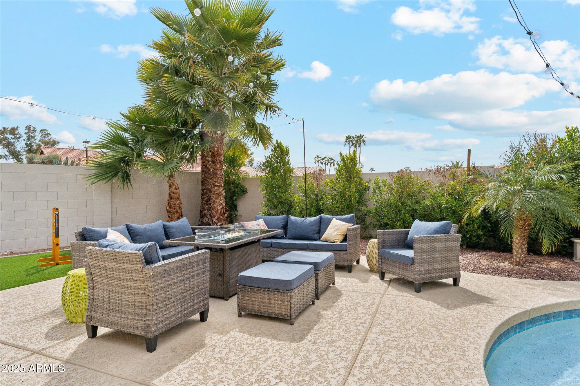 10925 E SILVERTREE Drive