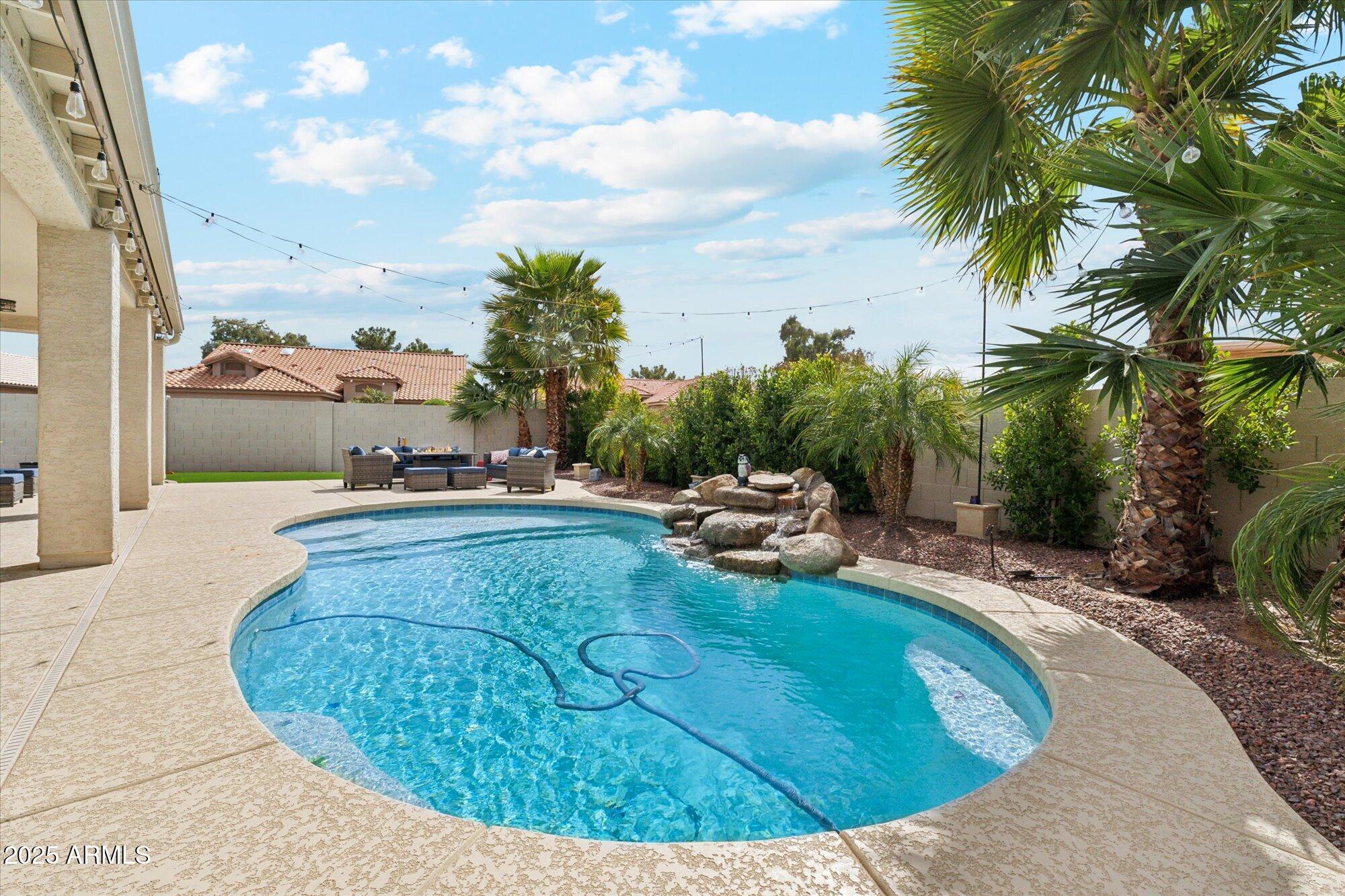 10925 E SILVERTREE Drive