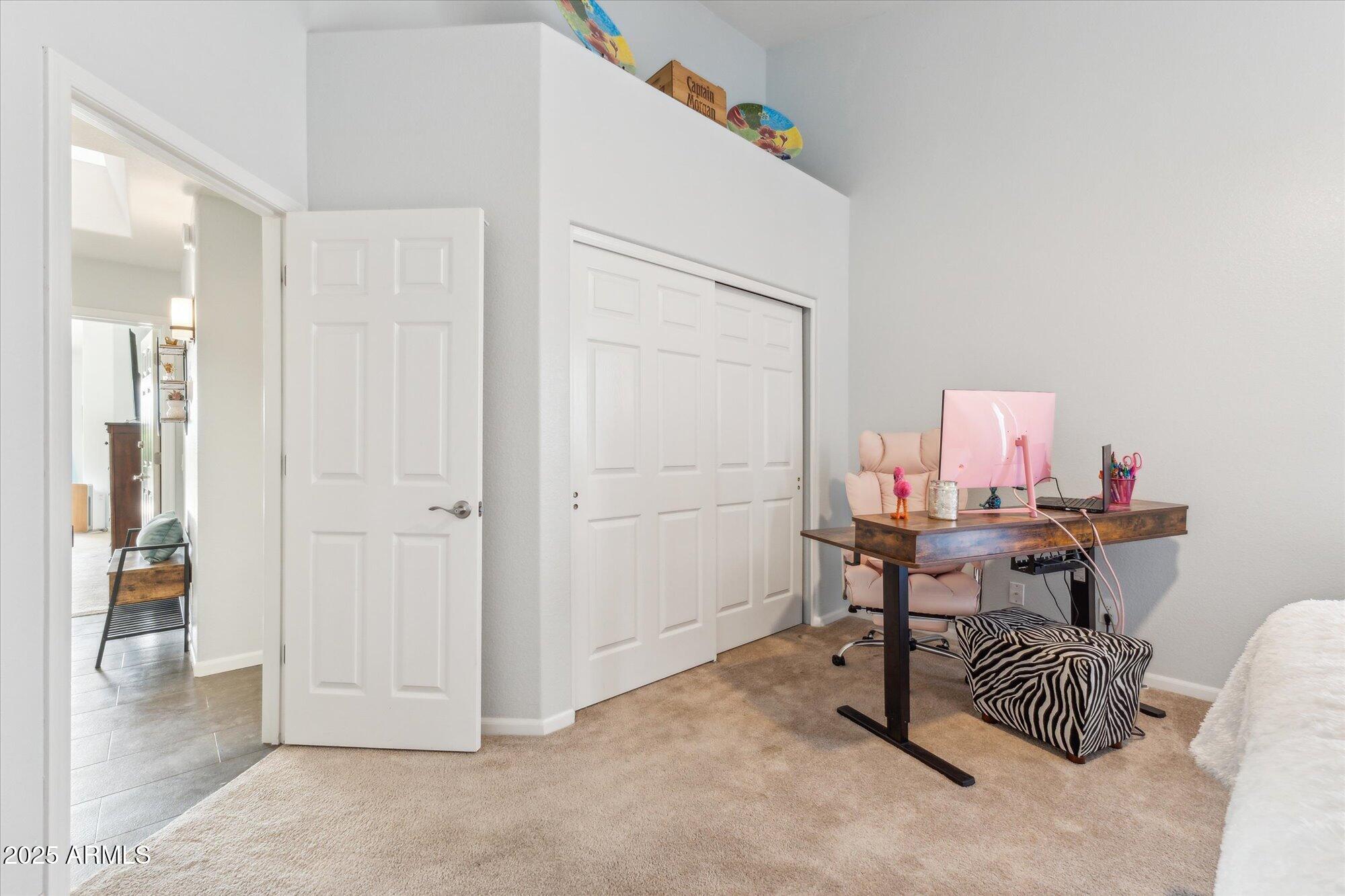 10925 E SILVERTREE Drive