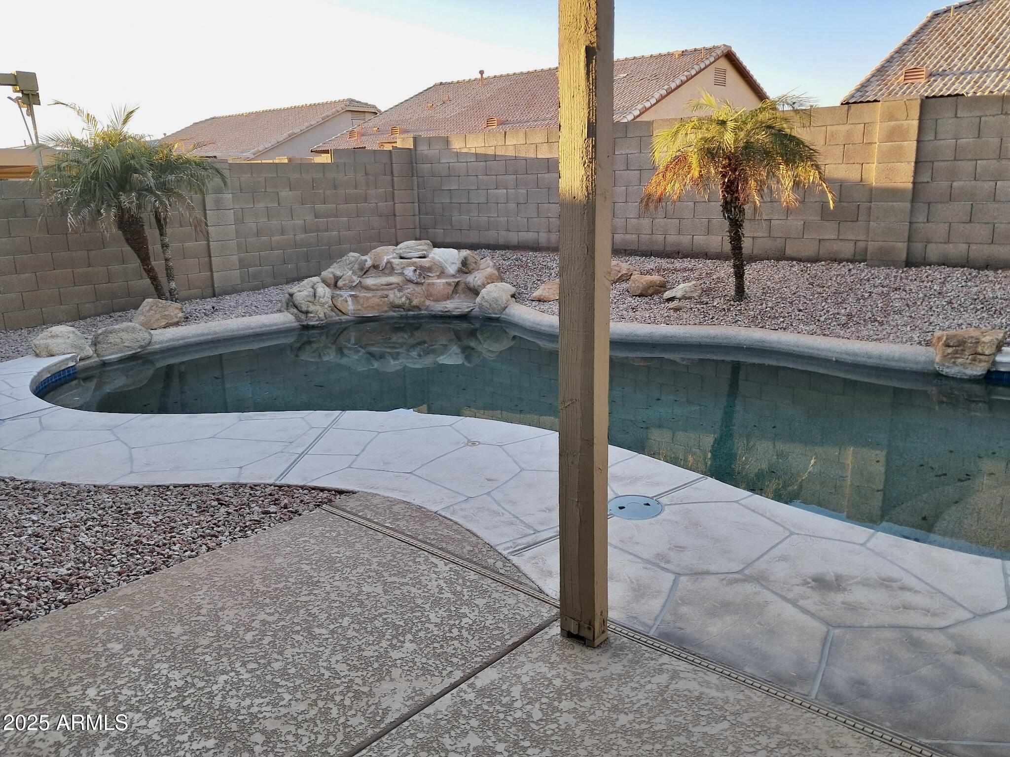 1006 W 15th Lane
