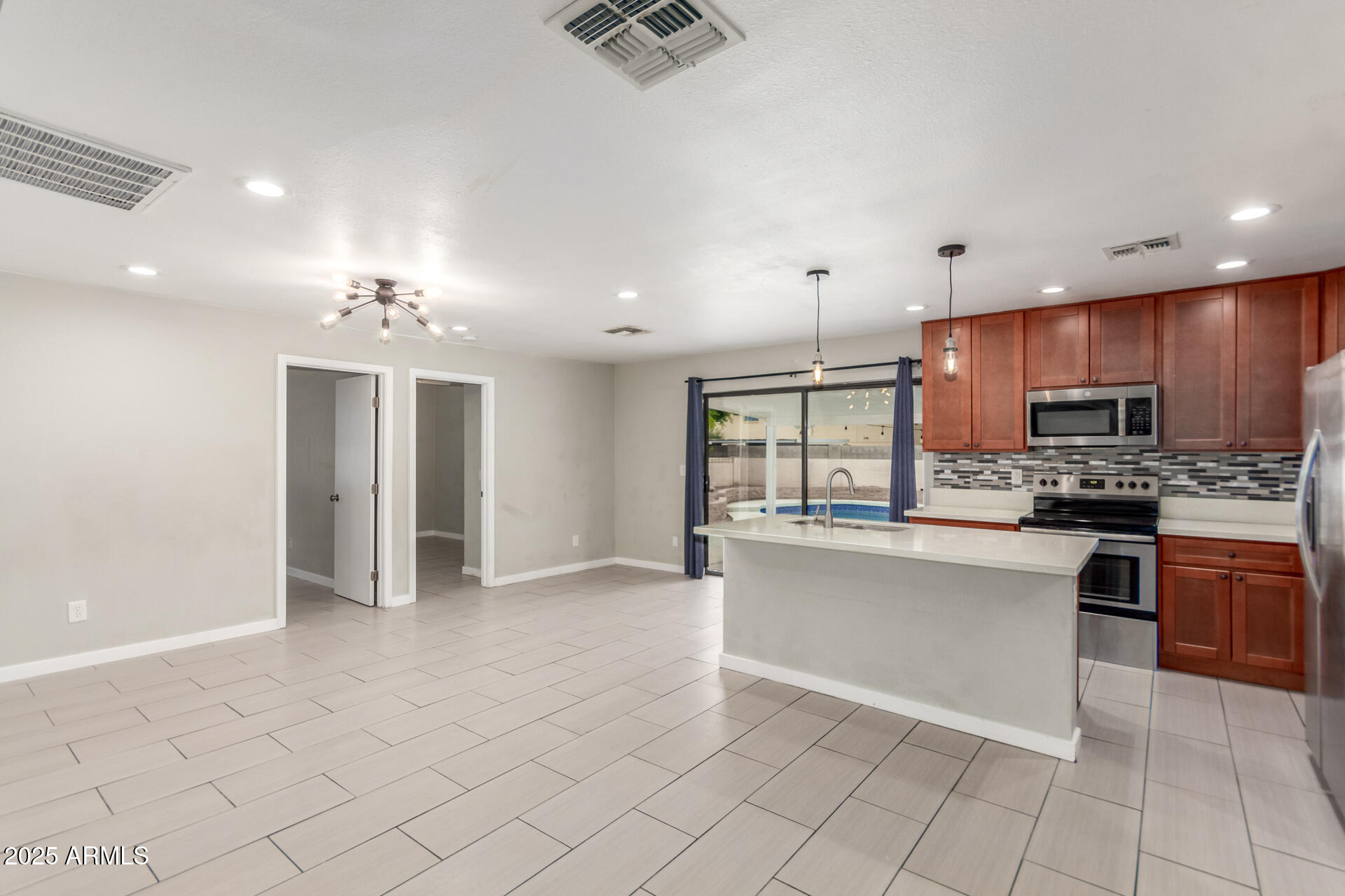 4700 S GRANDVIEW Avenue