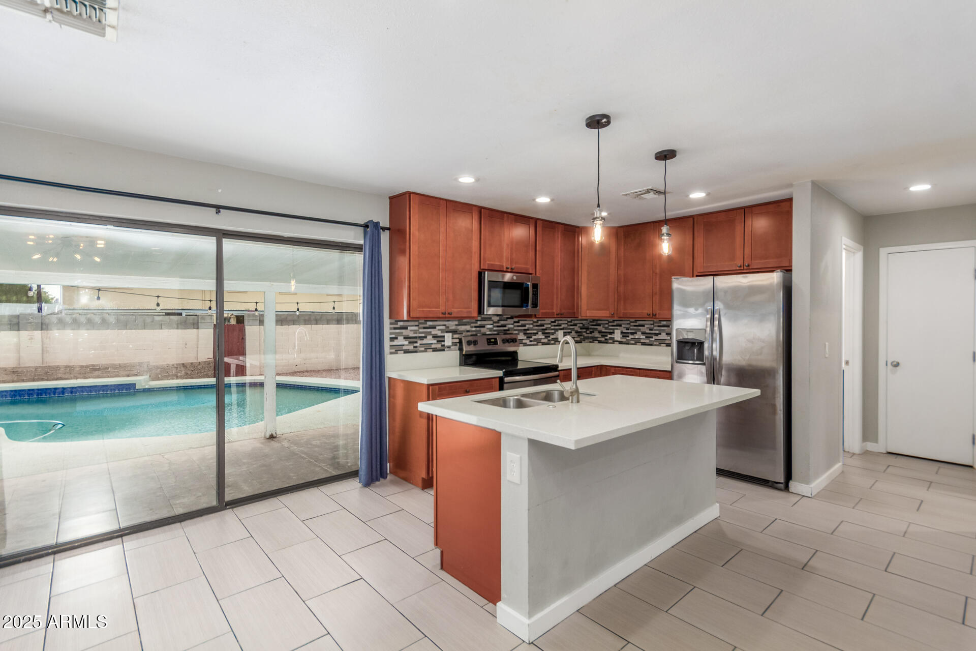 4700 S GRANDVIEW Avenue