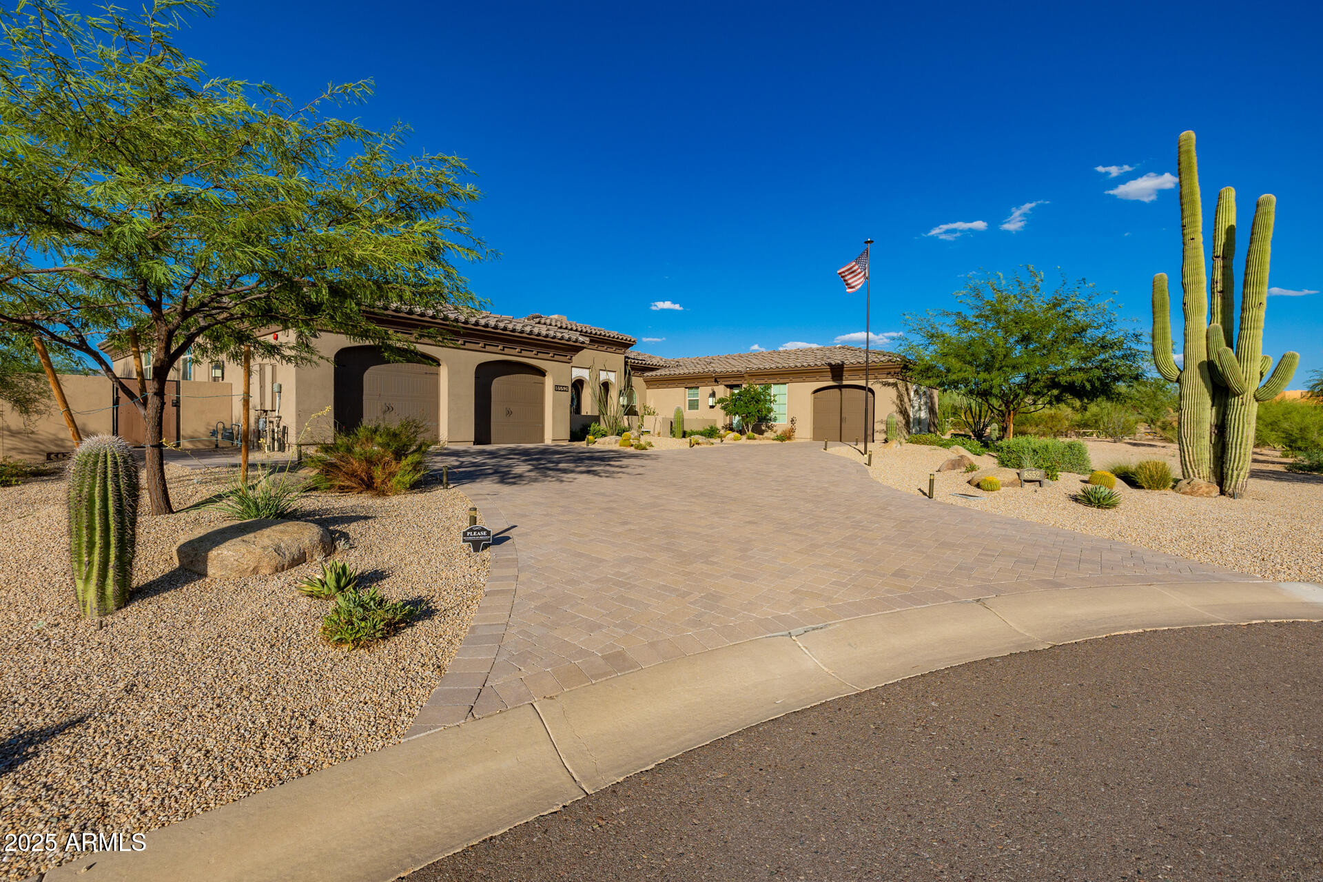 8552 E STAGHORN Lane