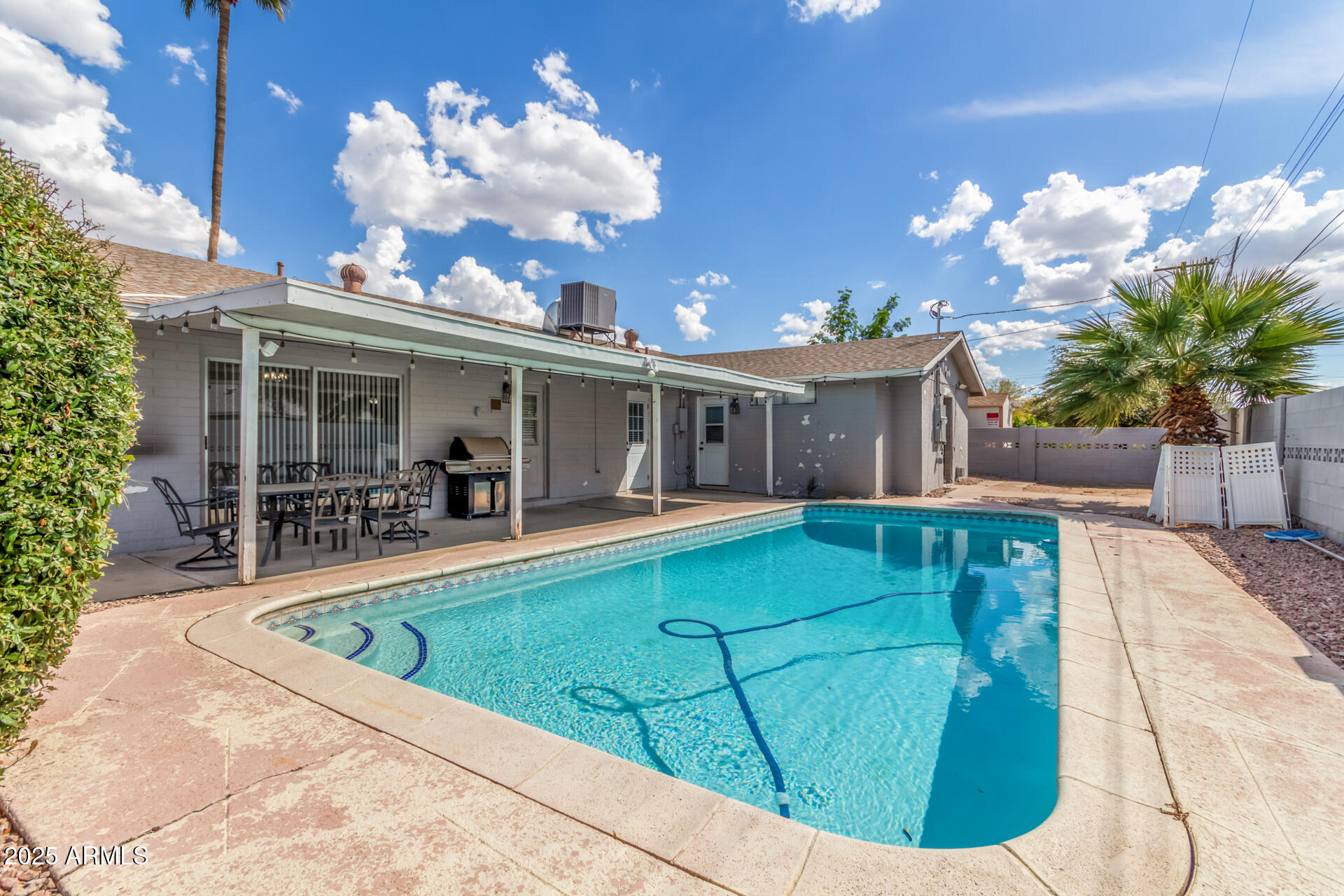 3312 S VENTURA Drive