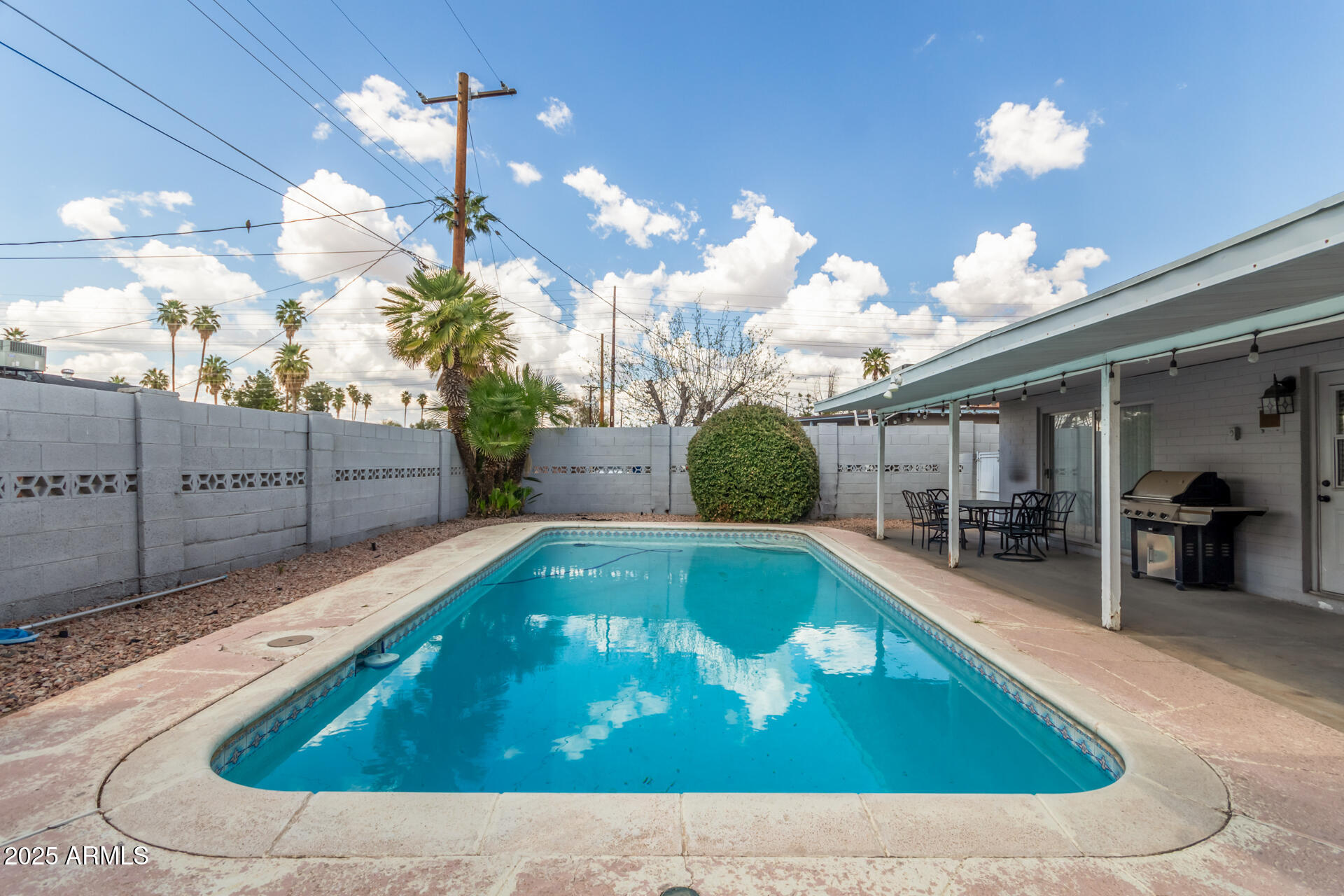 3312 S VENTURA Drive