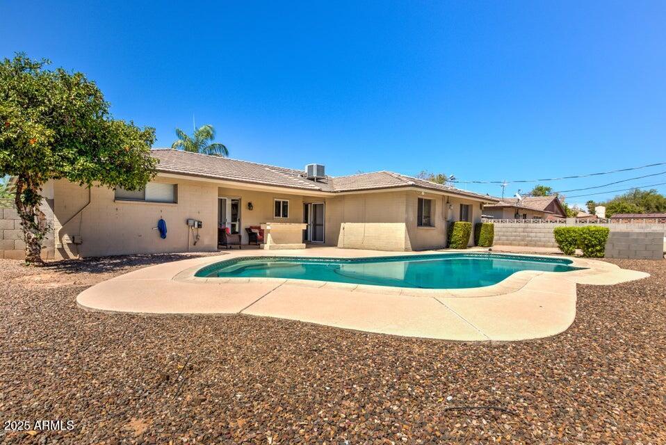 1213 E RIVIERA Drive