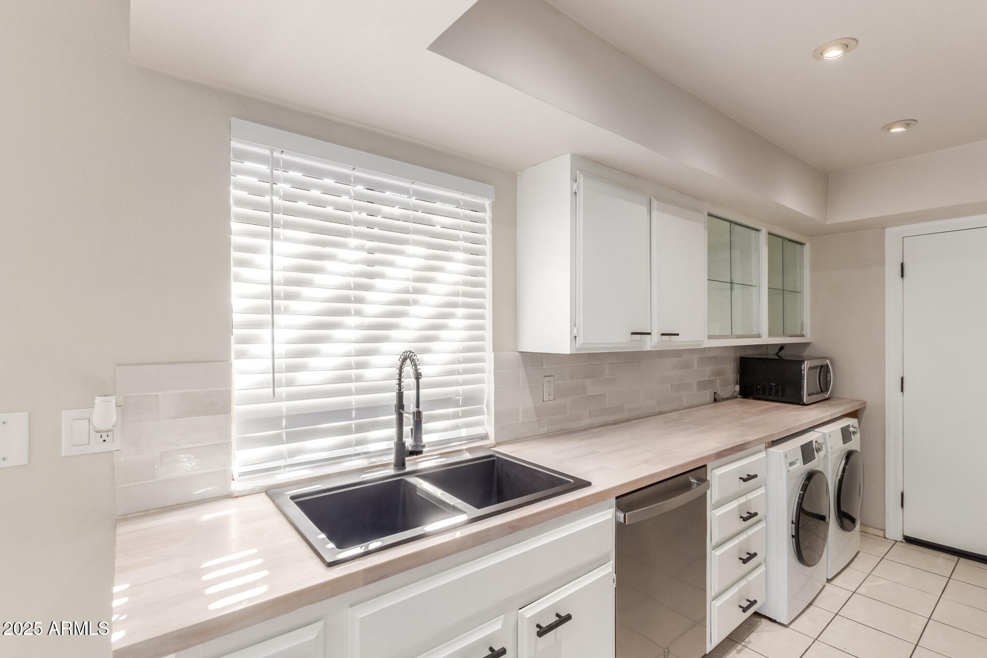 1817 E HAYWARD Avenue, 3