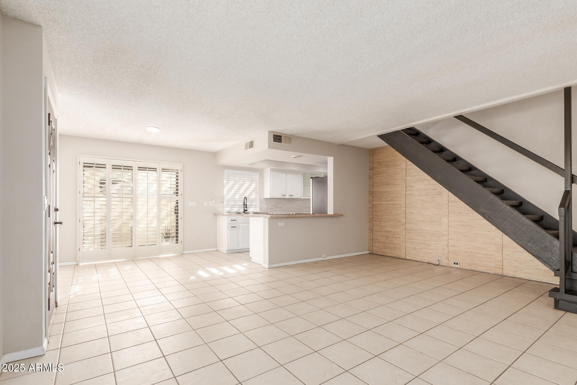 1817 E HAYWARD Avenue, 3