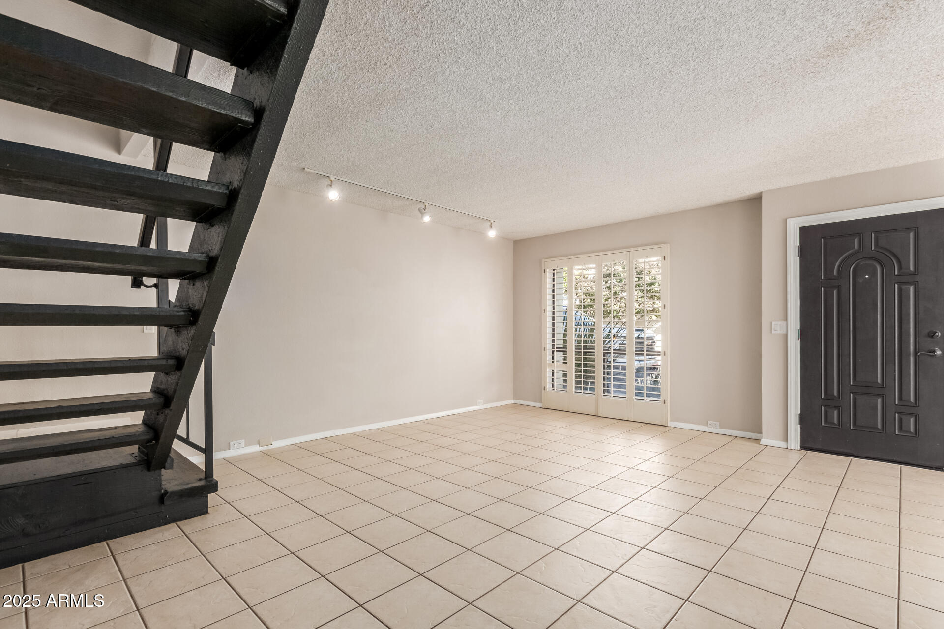 1817 E HAYWARD Avenue, 3