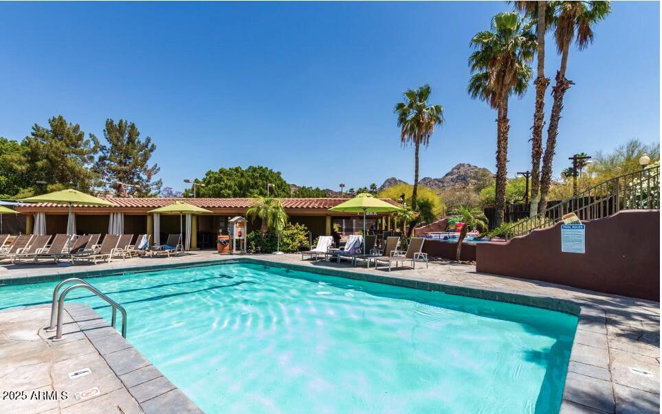 1817 E HAYWARD Avenue, 3