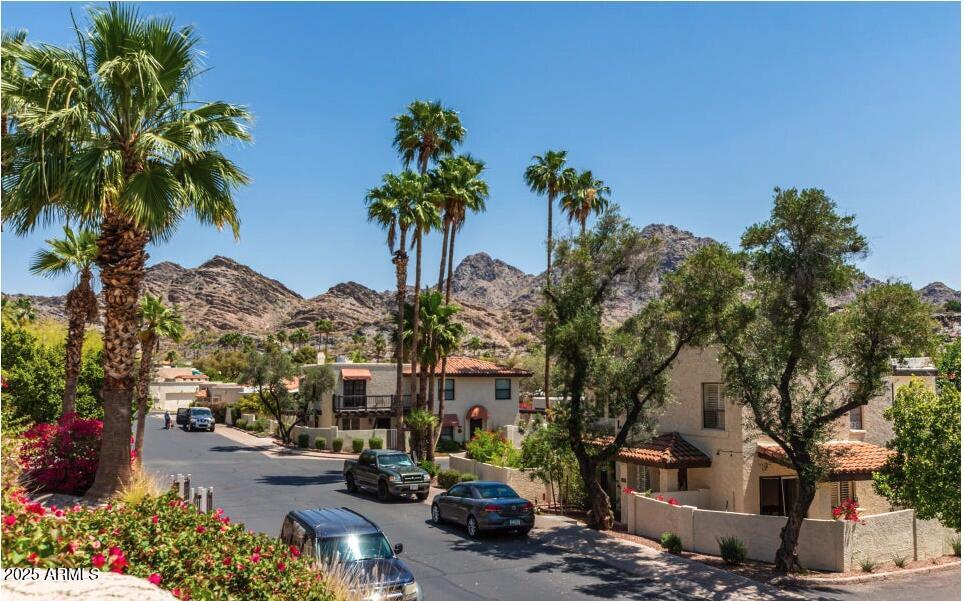 1817 E HAYWARD Avenue, 3