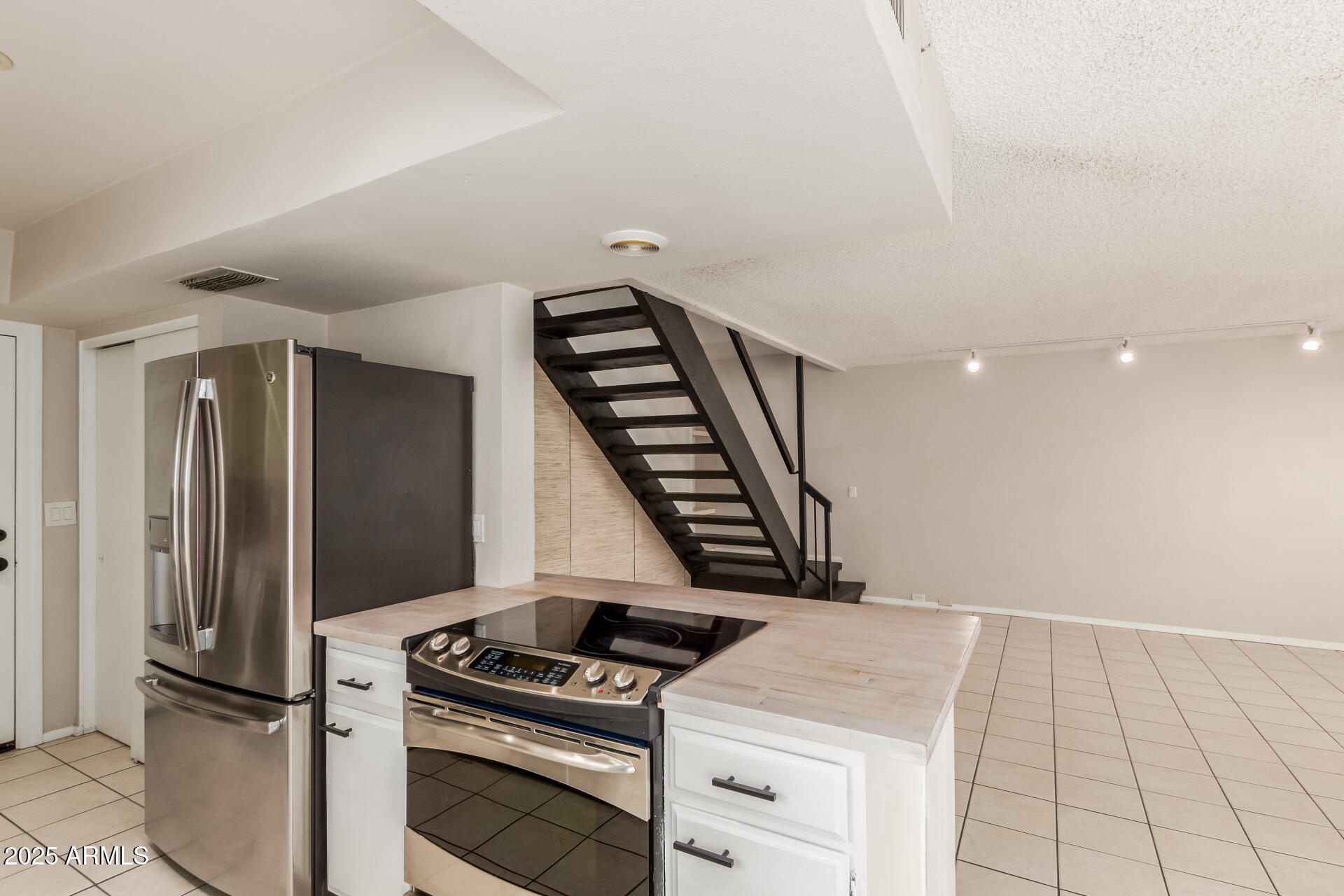 1817 E HAYWARD Avenue, 3