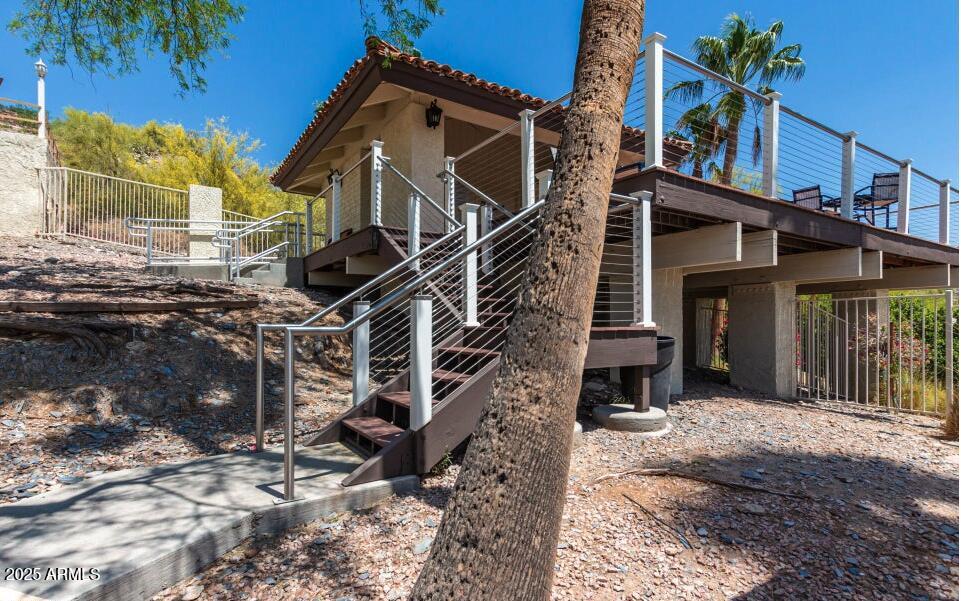 1817 E HAYWARD Avenue, 3